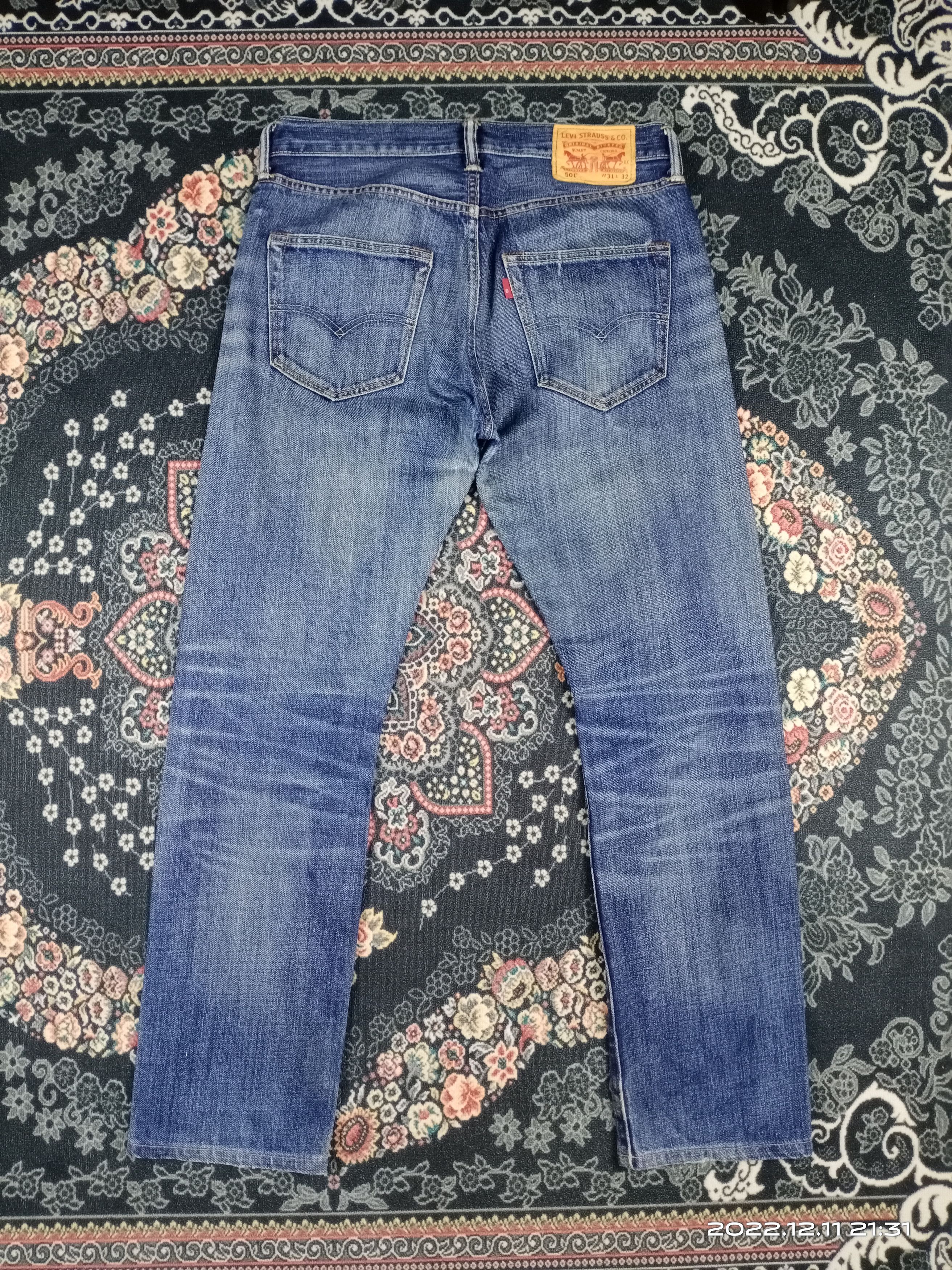 💥RARE💥Levis 501 Medium Blue Wash Distressed Denim Jeans