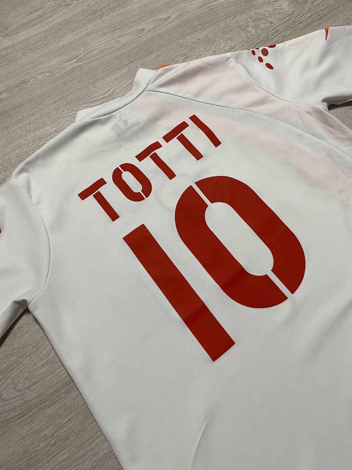 Maillots de foot vintage / rétro - The Football Market - Maillot football vintage AS Rome #10 Totti