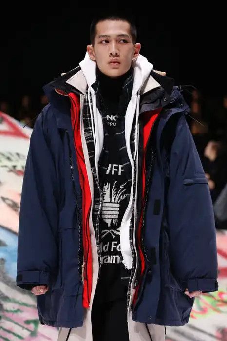 Balenciaga 2018 WFP oversized knit Size US M / EU 48-50 / 2 - 7 Thumbnail