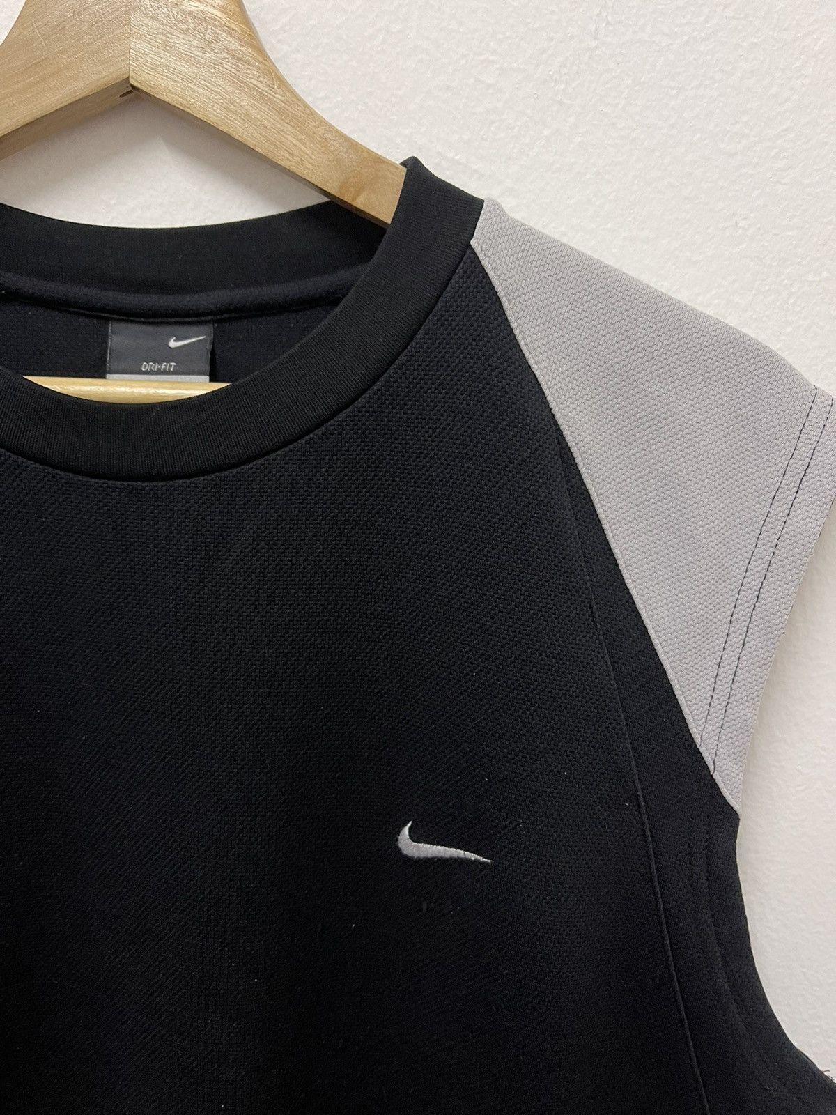 Nike × Vintage Vintage Nike Swoosh Mini Logo Sleeveless Size US M / EU 48-50 / 2 - 2 Thumbnail