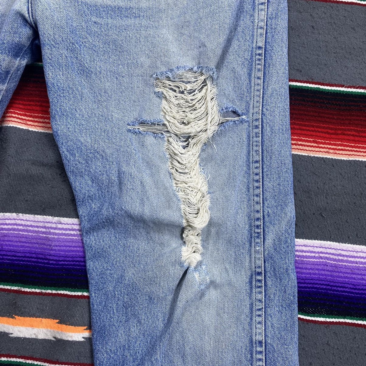 Vintage Vintage Wrangler Light Washed Distressed Denim Size US 36 / EU 52 - 5 Thumbnail