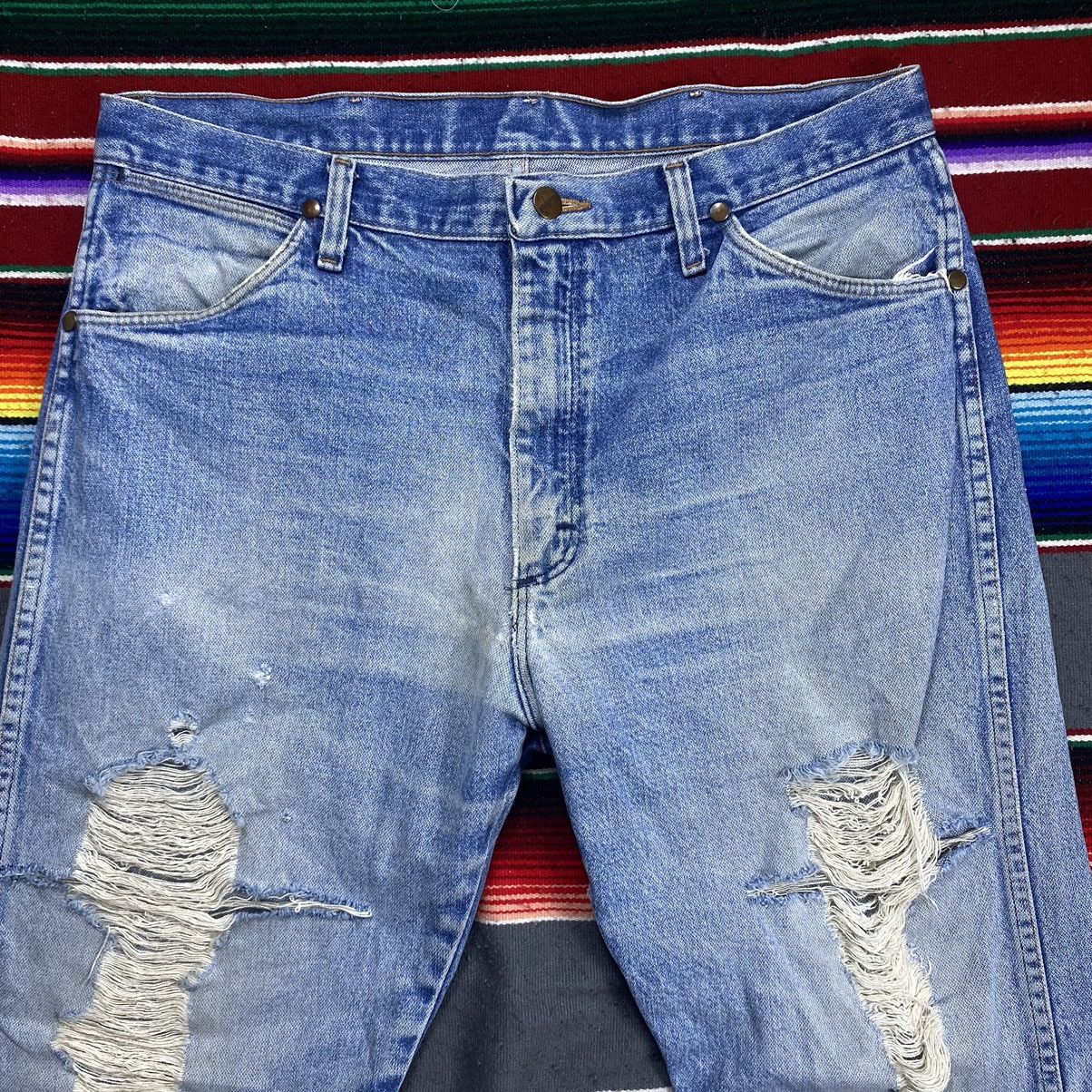 Vintage Vintage Wrangler Light Washed Distressed Denim Size US 36 / EU 52 - 2 Thumbnail