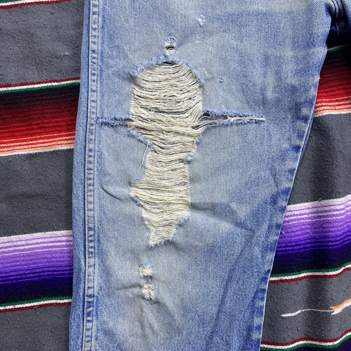 Vintage Vintage Wrangler Light Washed Distressed Denim Size US 36 / EU 52 - 4 Thumbnail