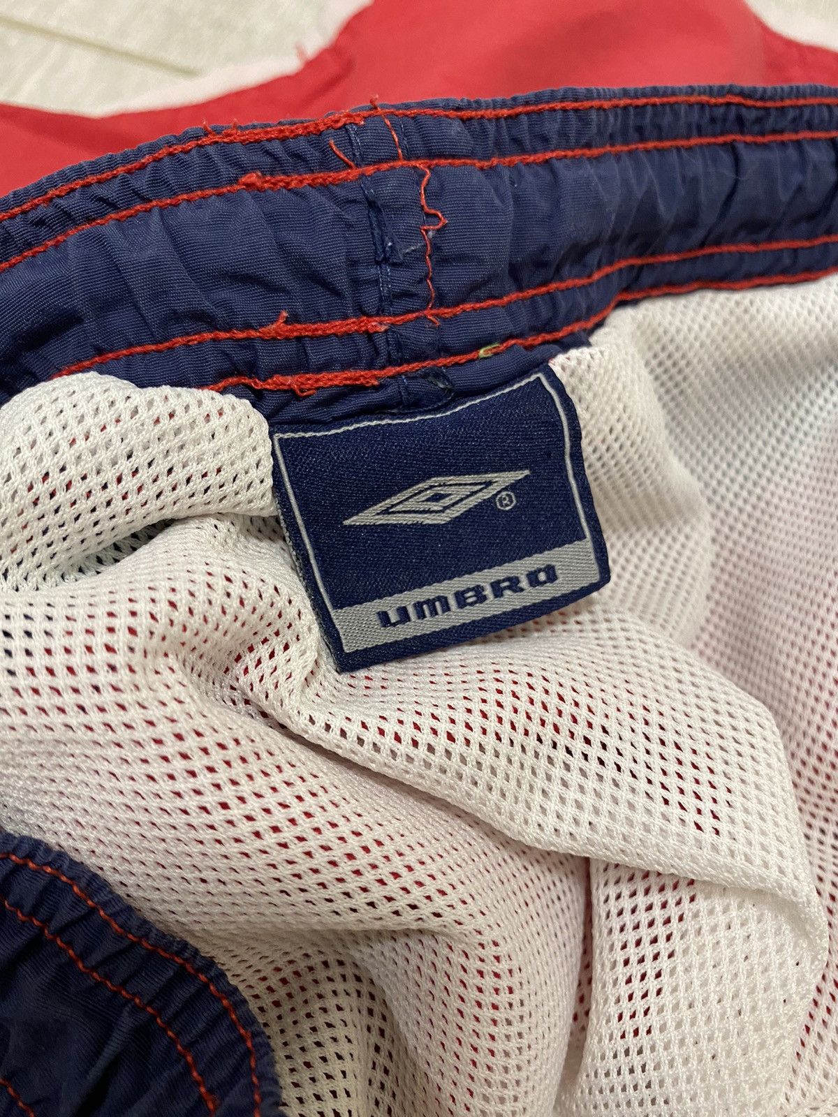 Umbro × Vintage Umbro Vintage Nylon Red Navy Shorts Size US 32 / EU 48 - 7 Thumbnail