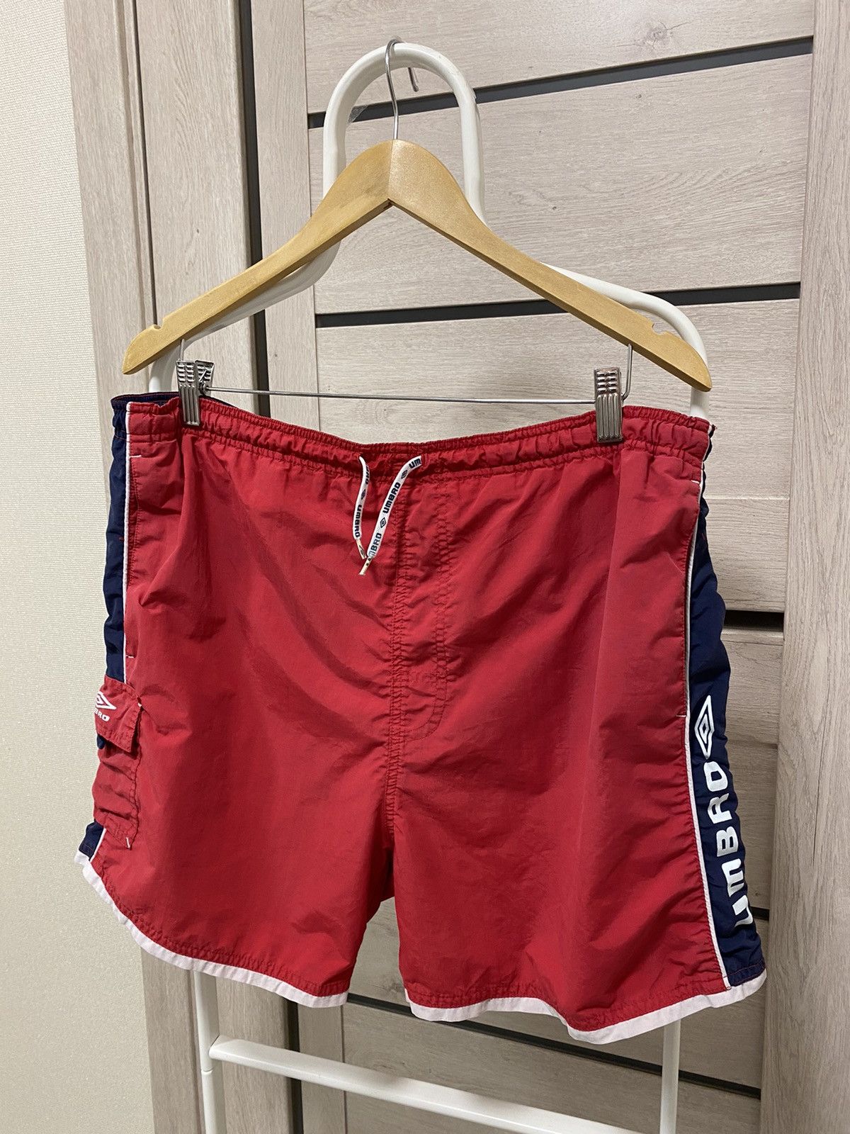 Umbro × Vintage Umbro Vintage Nylon Red Navy Shorts Size US 32 / EU 48 - 1 Thumbnail