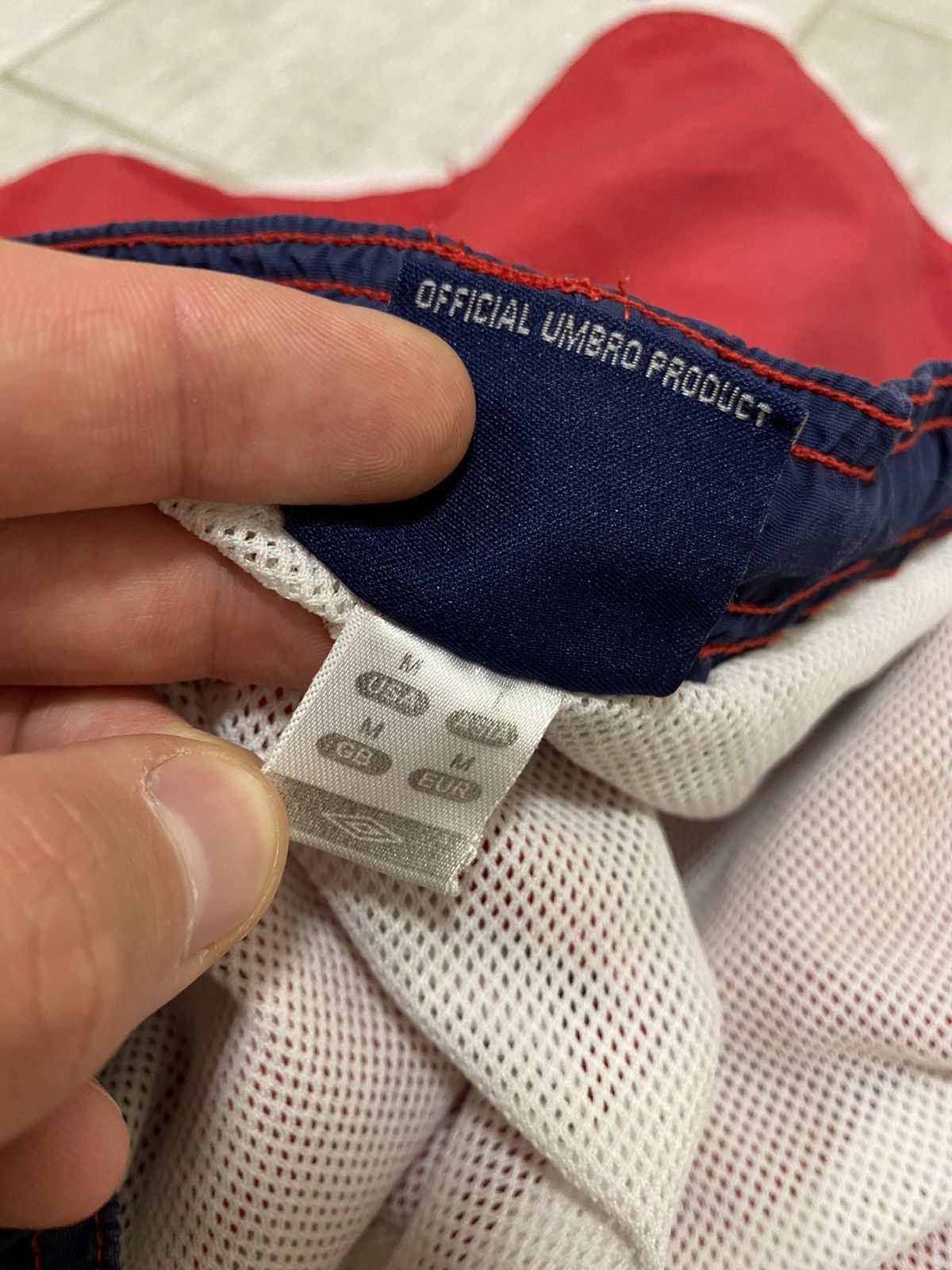 Umbro × Vintage Umbro Vintage Nylon Red Navy Shorts Size US 32 / EU 48 - 8 Thumbnail
