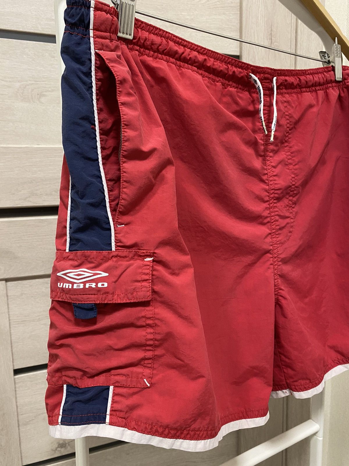 Umbro × Vintage Umbro Vintage Nylon Red Navy Shorts Size US 32 / EU 48 - 4 Thumbnail