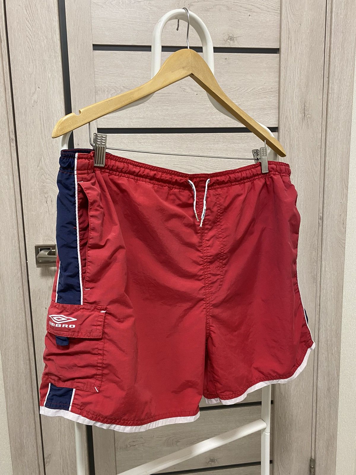 Umbro × Vintage Umbro Vintage Nylon Red Navy Shorts Size US 32 / EU 48 - 2 Thumbnail