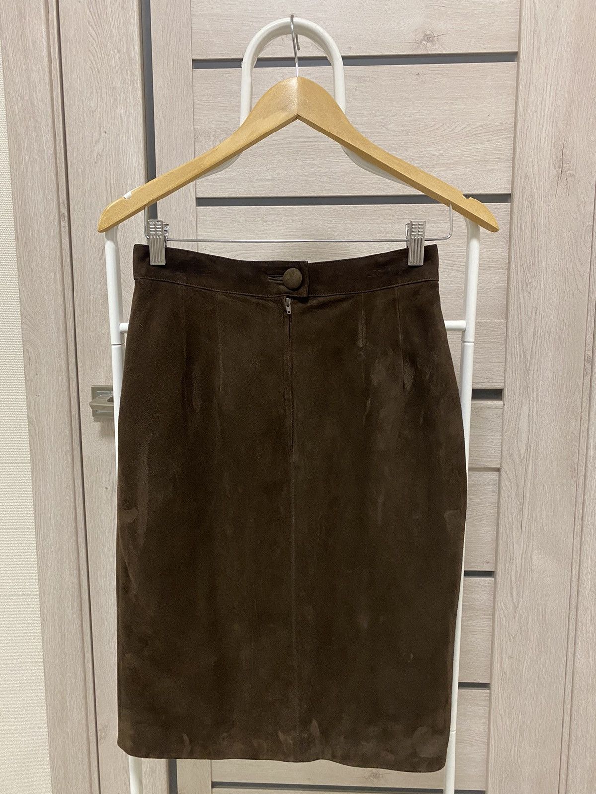 Leather × Salvatore Ferragamo × Vintage Salvatore Ferragamo Vintage Made in Italy Leather Skirt Size 42" / US 20 - 9 Thumbnail