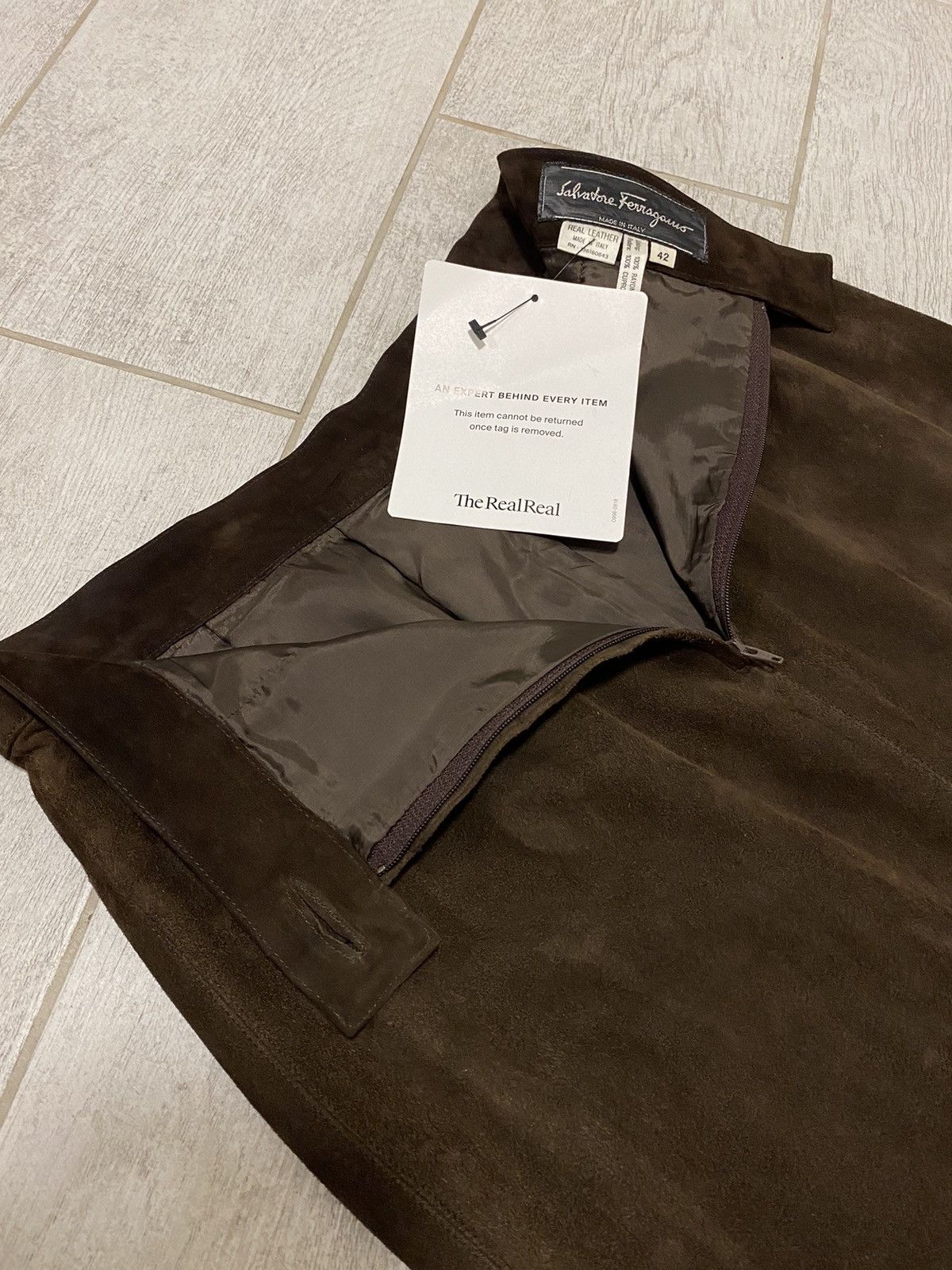 Leather × Salvatore Ferragamo × Vintage Salvatore Ferragamo Vintage Made in Italy Leather Skirt Size 42" / US 20 - 3 Thumbnail