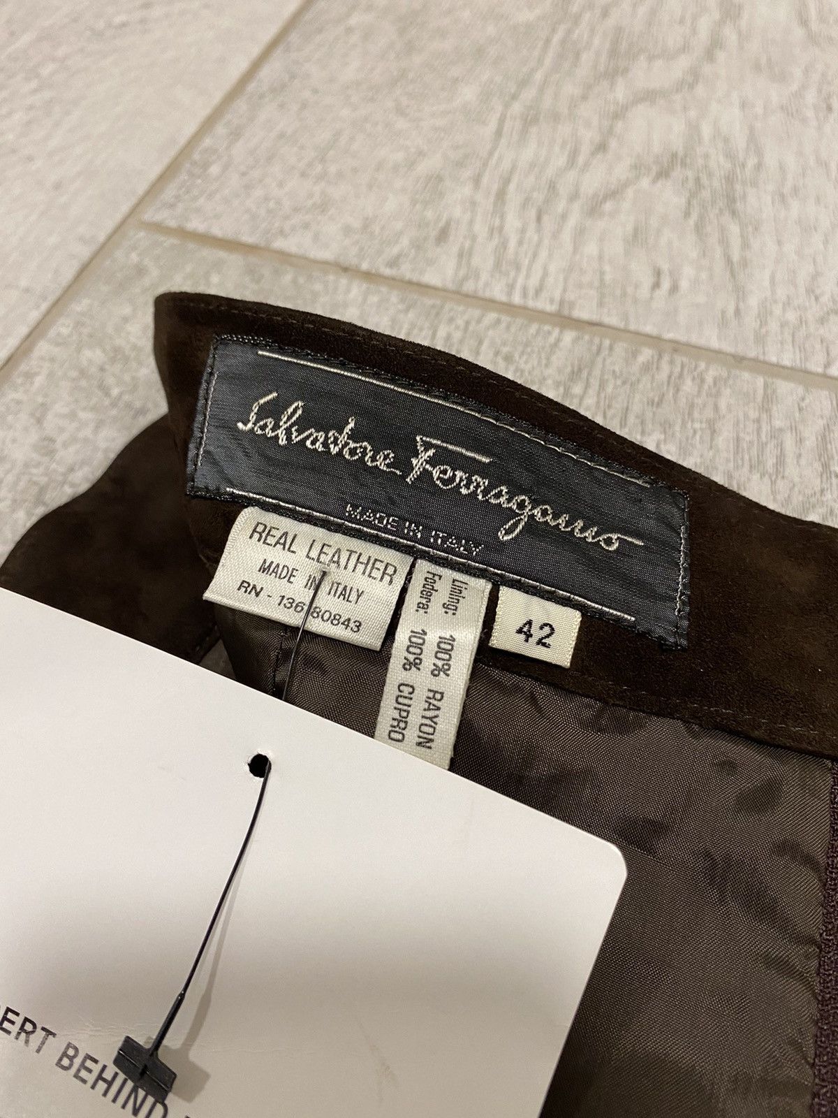 Leather × Salvatore Ferragamo × Vintage Salvatore Ferragamo Vintage Made in Italy Leather Skirt Size 42" / US 20 - 4 Thumbnail