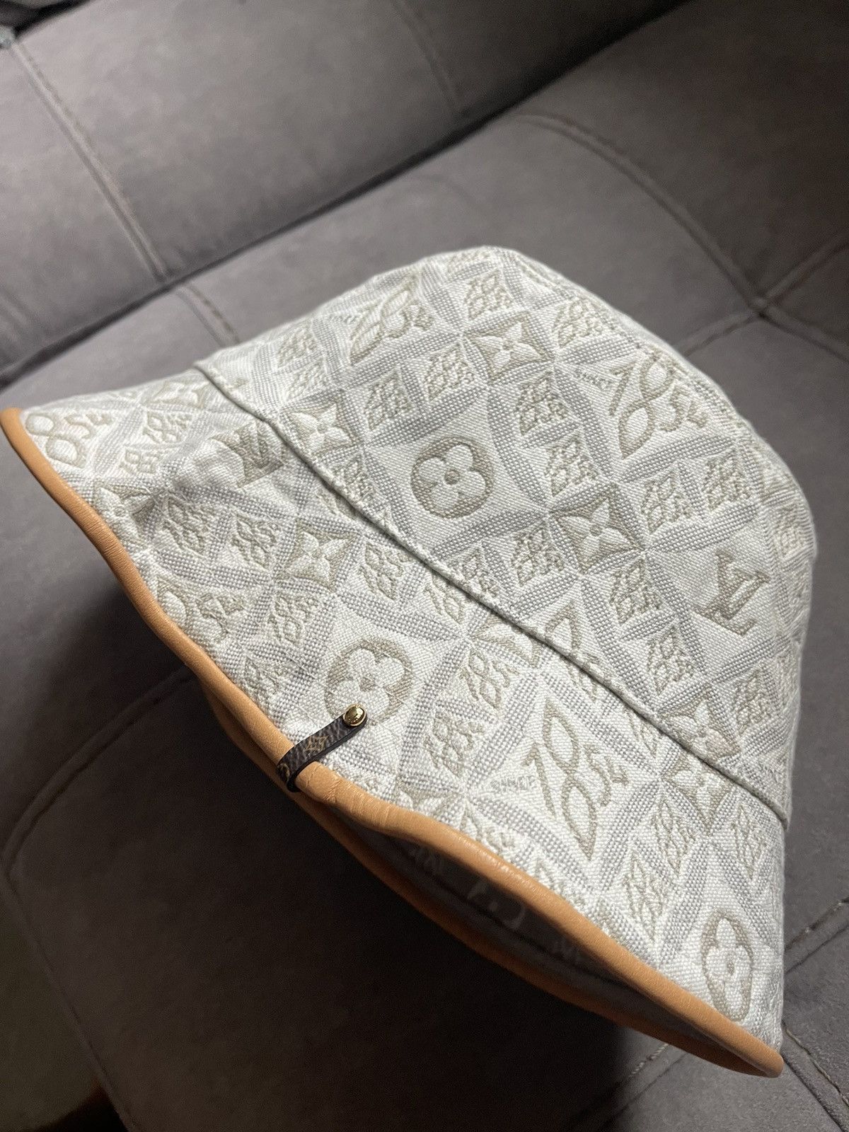 LOUIS VUITTON unisex bucket hat sizes in photos and descrip