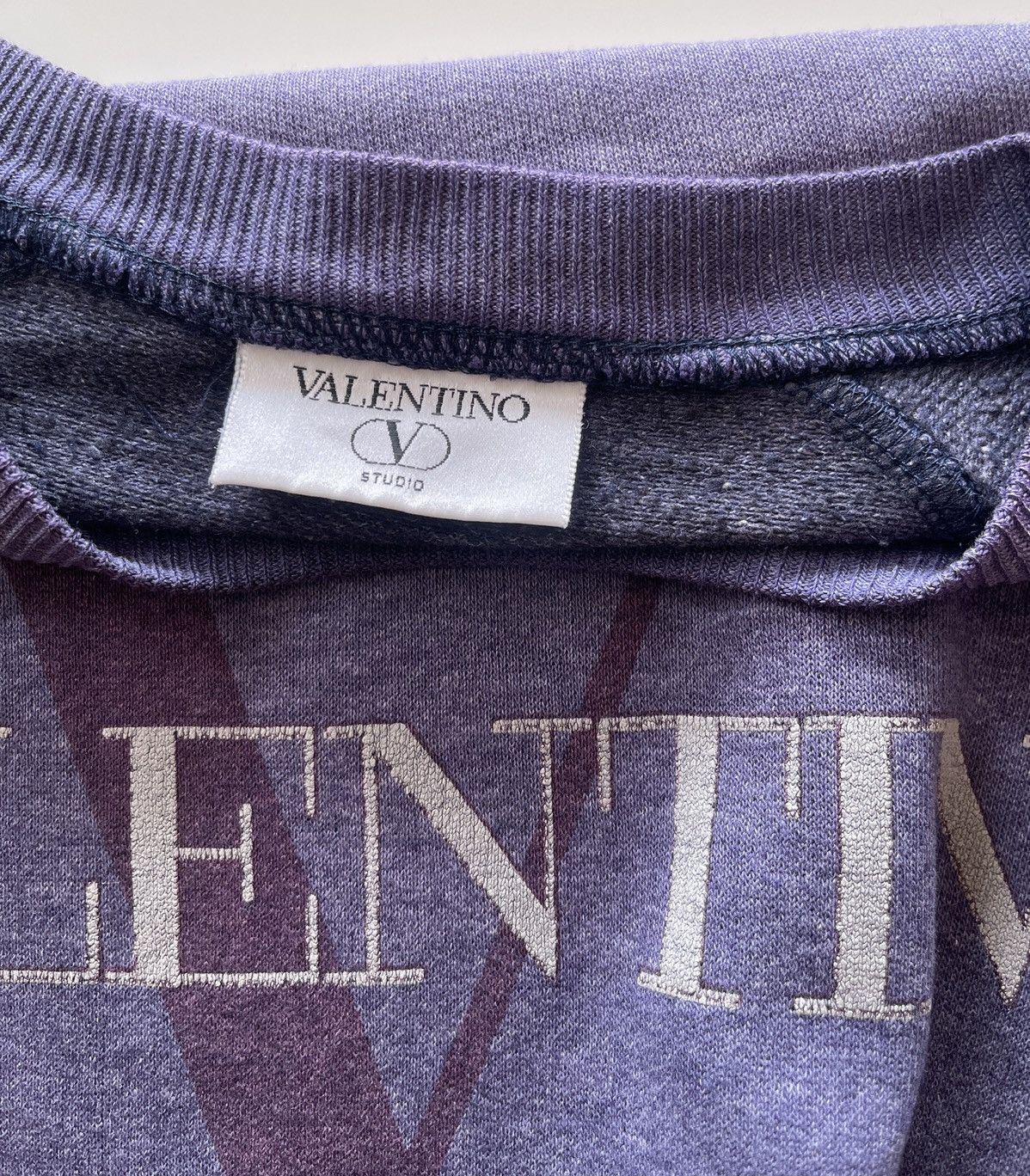 Valentino Valentino Sunfaded Big Logo Sweatshirts Size US L / EU 52-54 / 3 - 9 Thumbnail