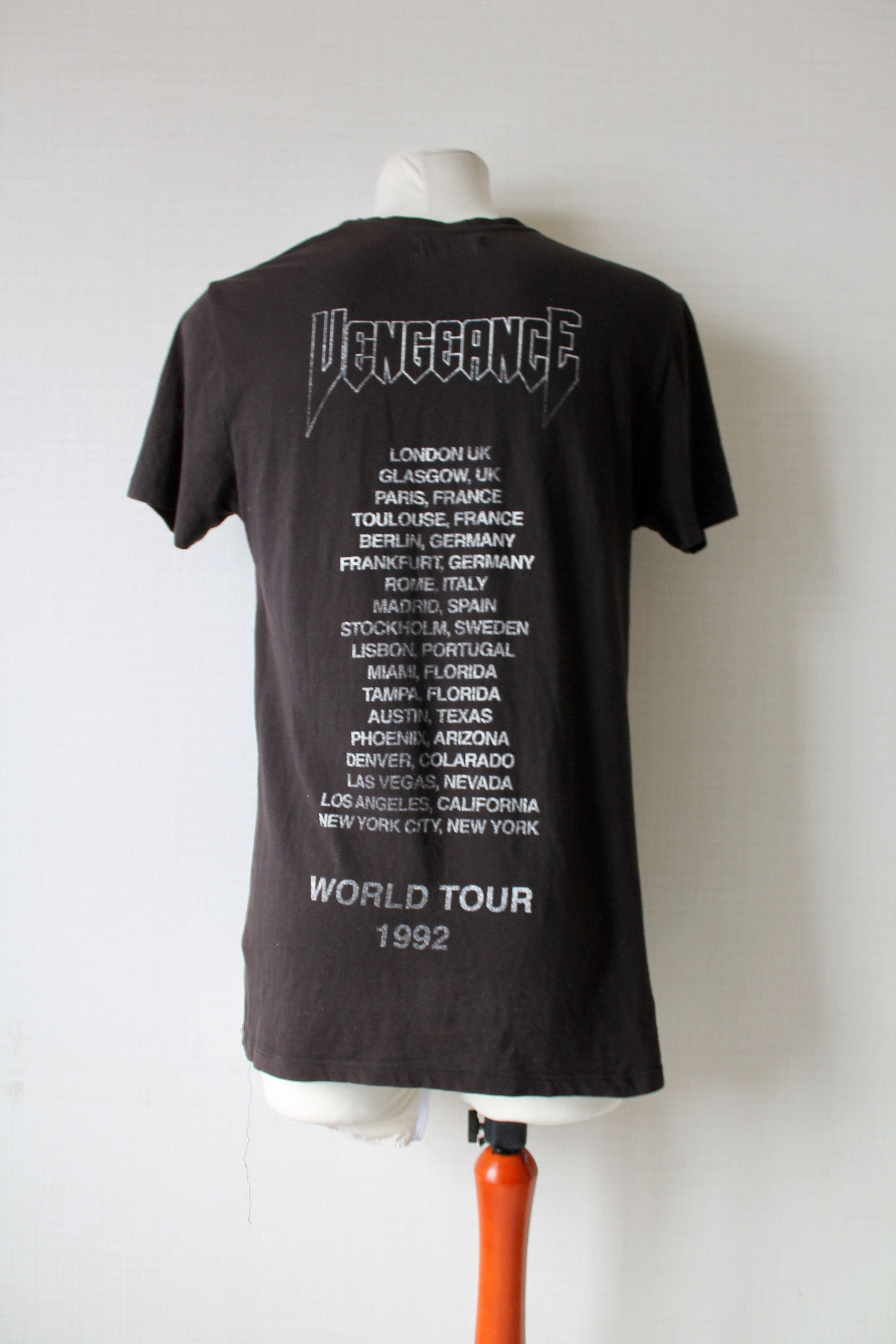Band Tees Vengeance World tour 1992 REPRINTt shirt Faded Black Worn Size US S / EU 44-46 / 1 - 3 Thumbnail