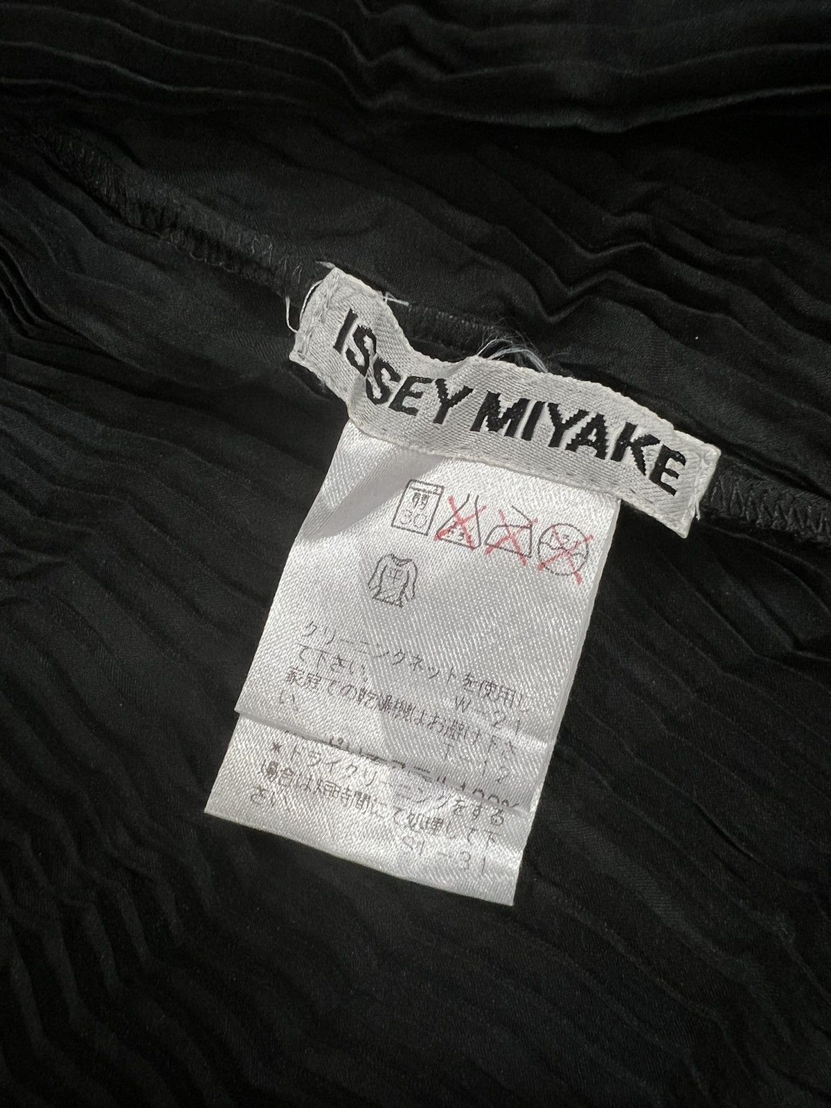 Issey Miyake Iconic Pleats Please Issey Miyake Runway Witch Batwing Shirt Size US S / EU 44-46 / 1 - 11 Thumbnail