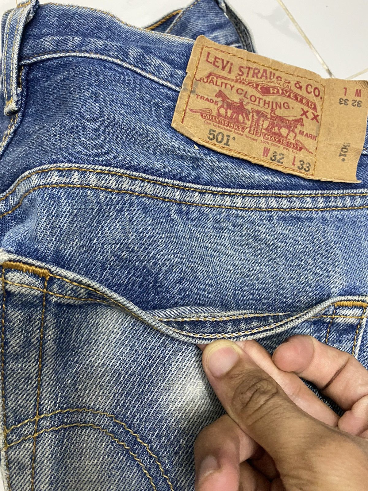 Levi's VINTAGE LEVIS 501 SINGLE R MEXICO DISTRESSED DENIM JEANS Size US 32 / EU 48 - 13 Thumbnail