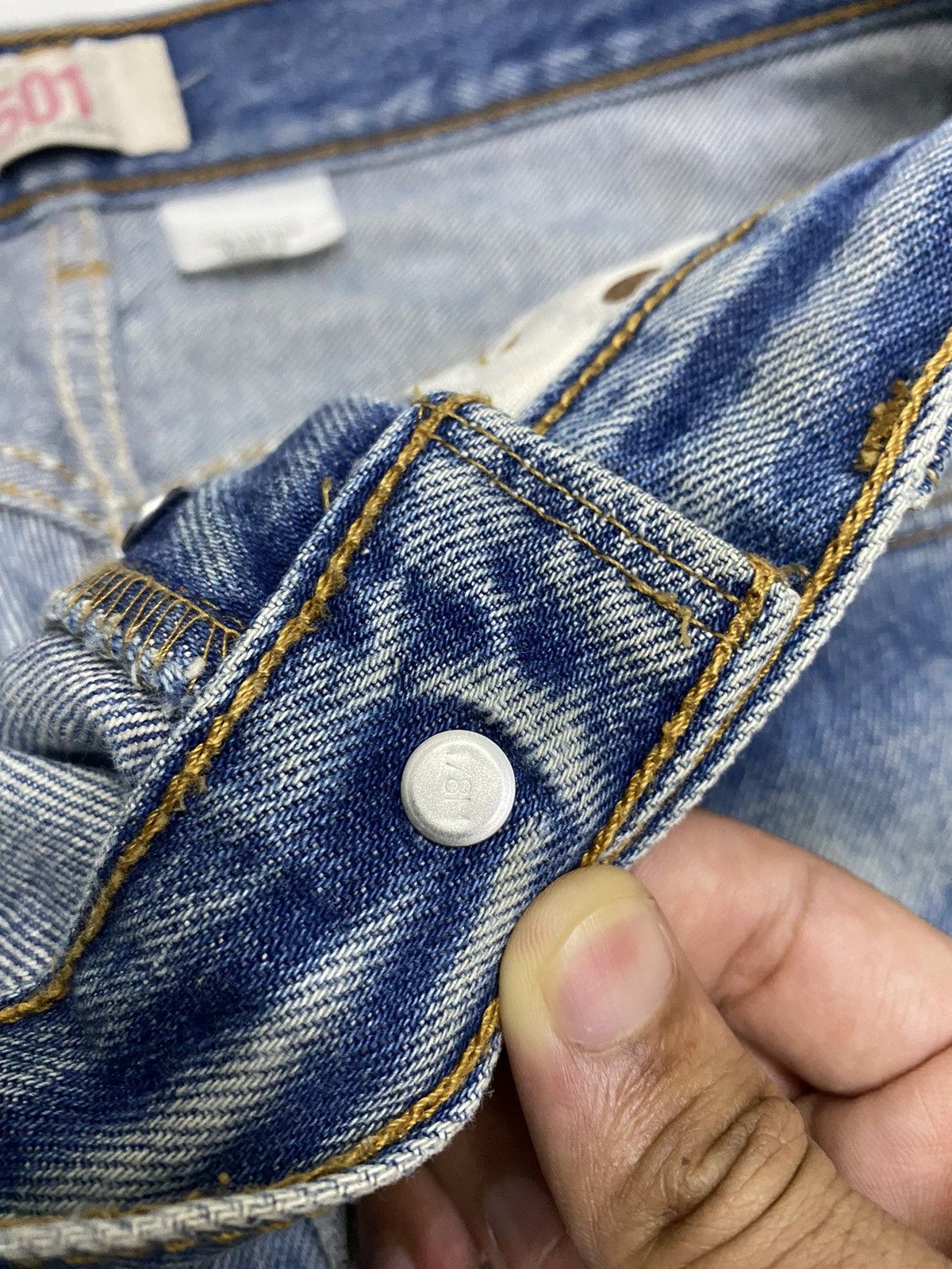 Levi's VINTAGE LEVIS 501 SINGLE R MEXICO DISTRESSED DENIM JEANS Size US 32 / EU 48 - 11 Thumbnail