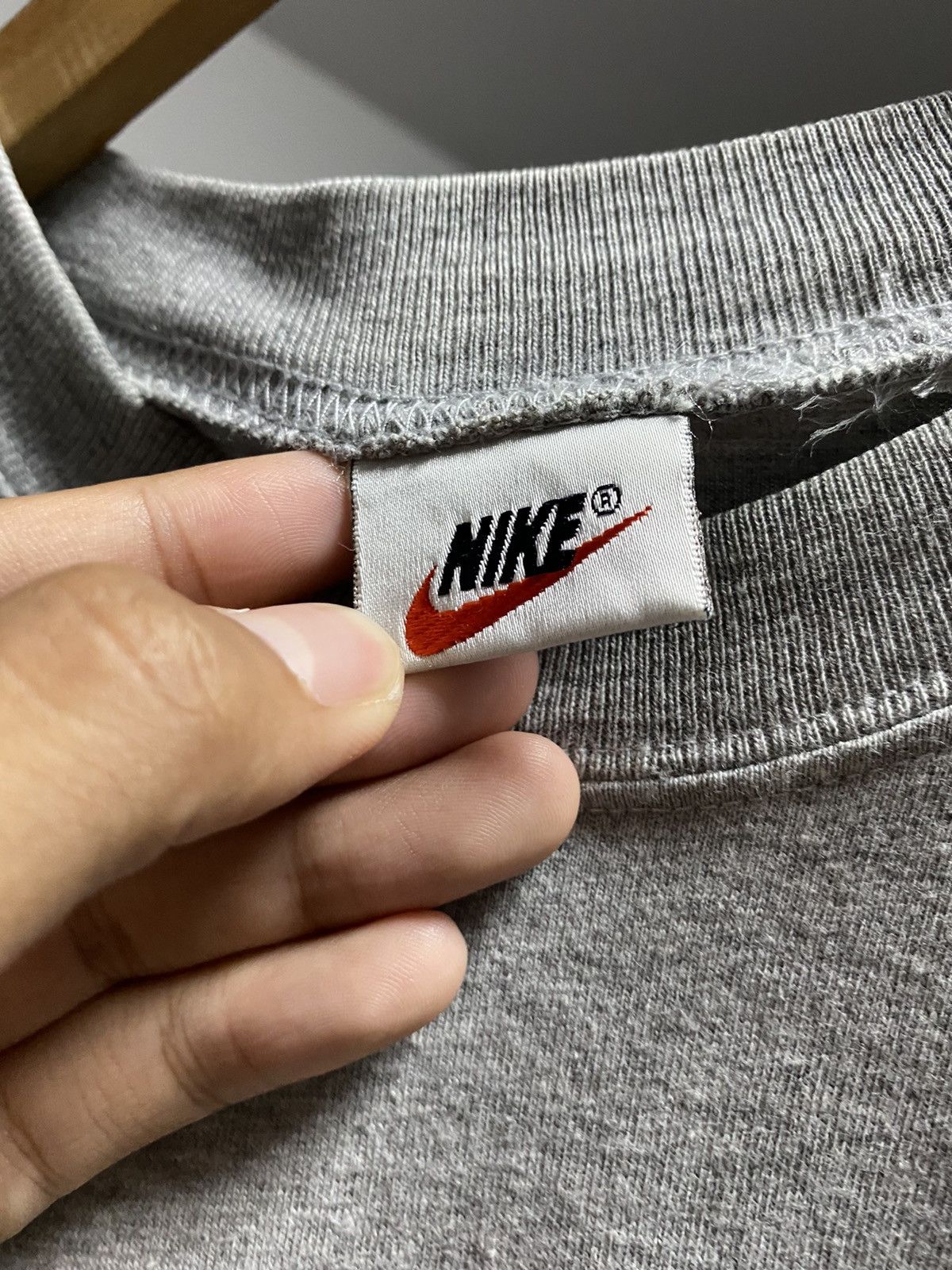 Nike Vintage Nike 90s Big Logo Tee Shirt Size US L / EU 52-54 / 3 - 6 Thumbnail