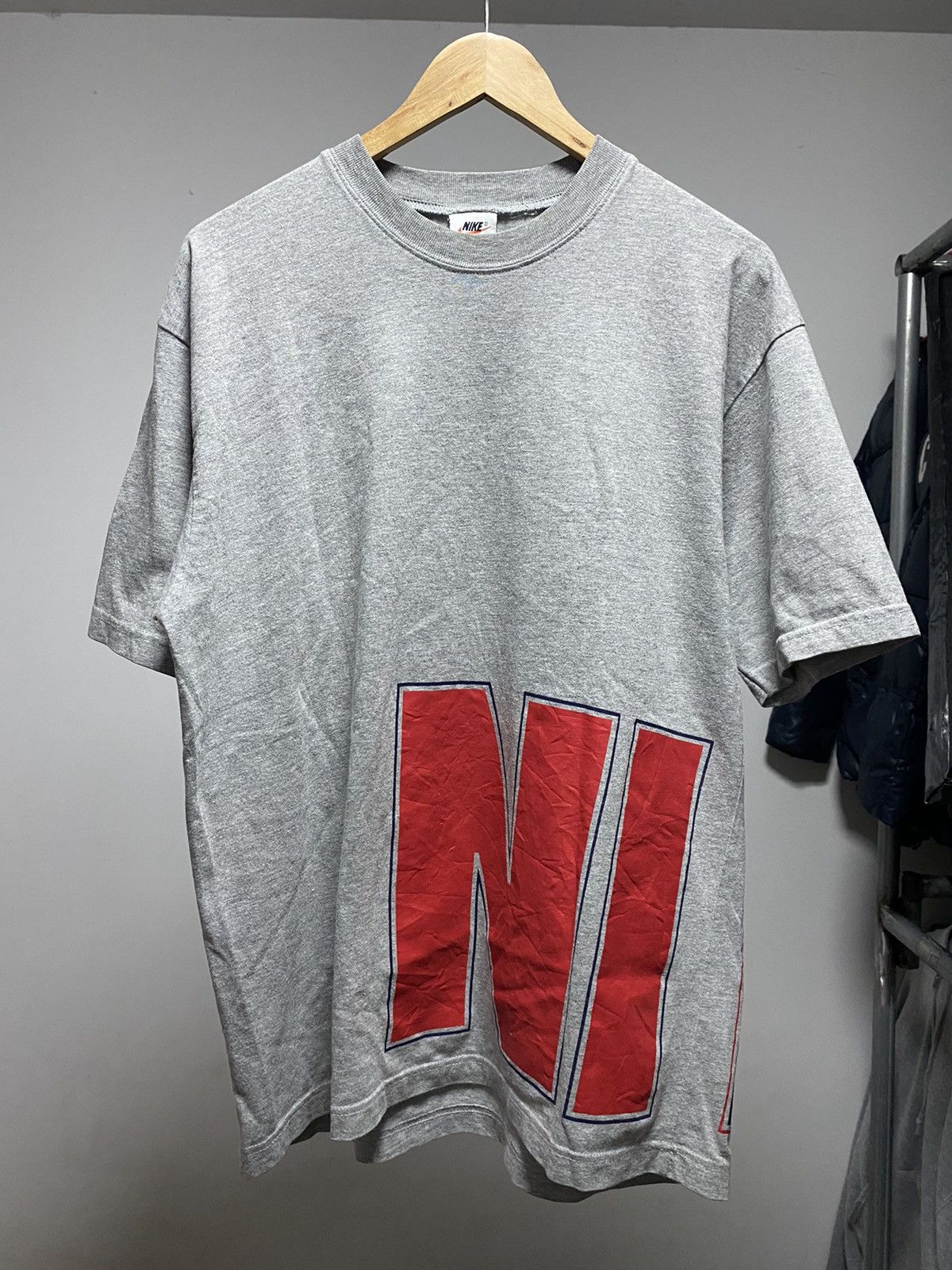 Nike Vintage Nike 90s Big Logo Tee Shirt Size US L / EU 52-54 / 3 - 1 Thumbnail