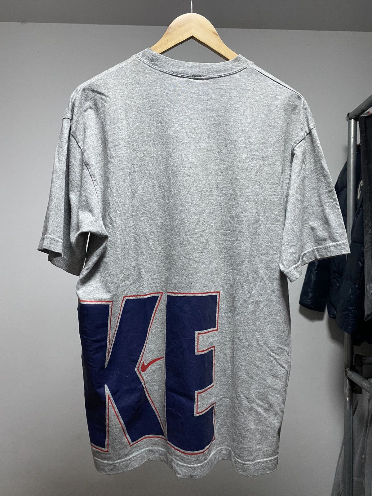 Nike Vintage Nike 90s Big Logo Tee Shirt Size US L / EU 52-54 / 3 - 3 Thumbnail