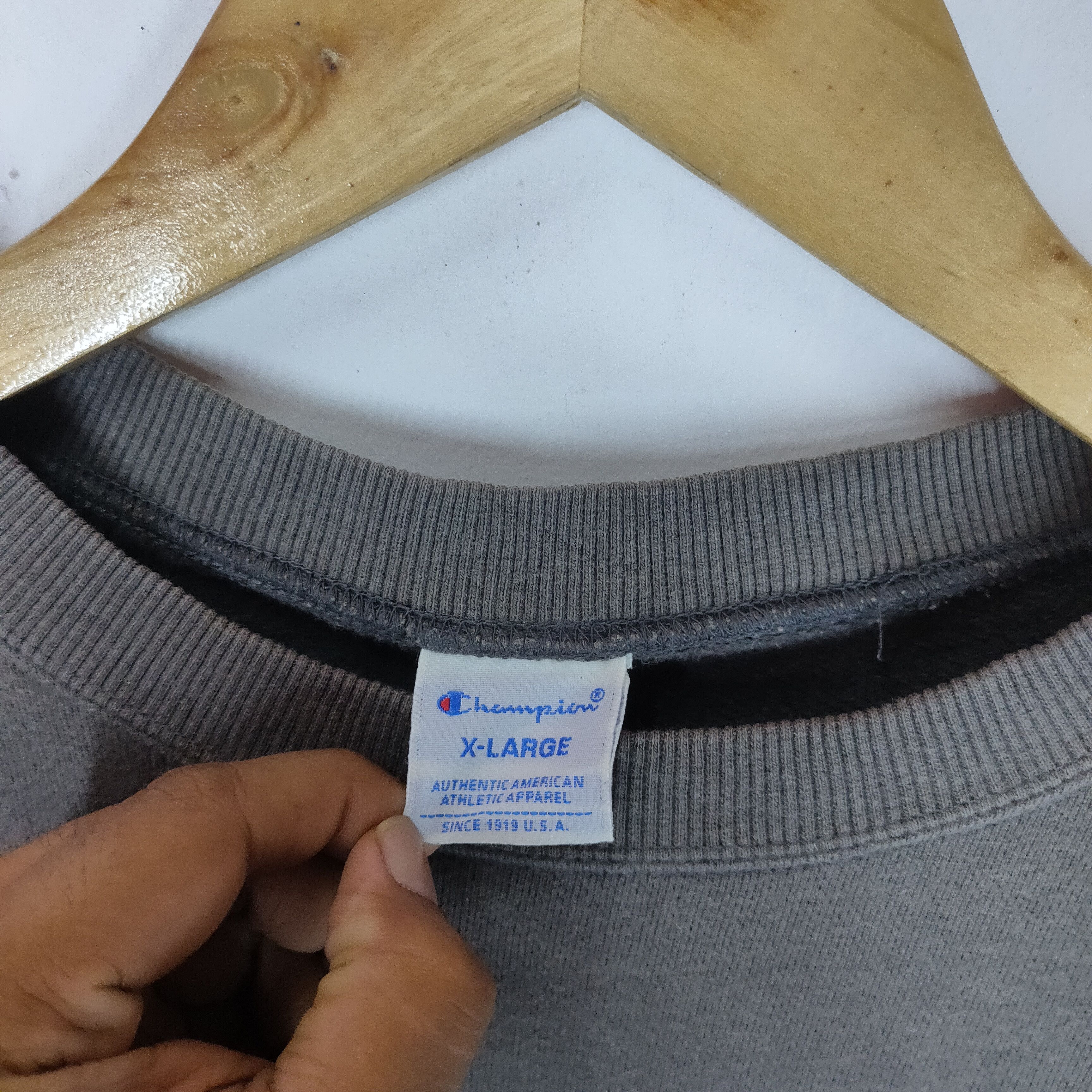 Champion Vintage CHAMPION SMALL EMBROIDERY Logo Sweatshirt Size US L / EU 52-54 / 3 - 5 Thumbnail
