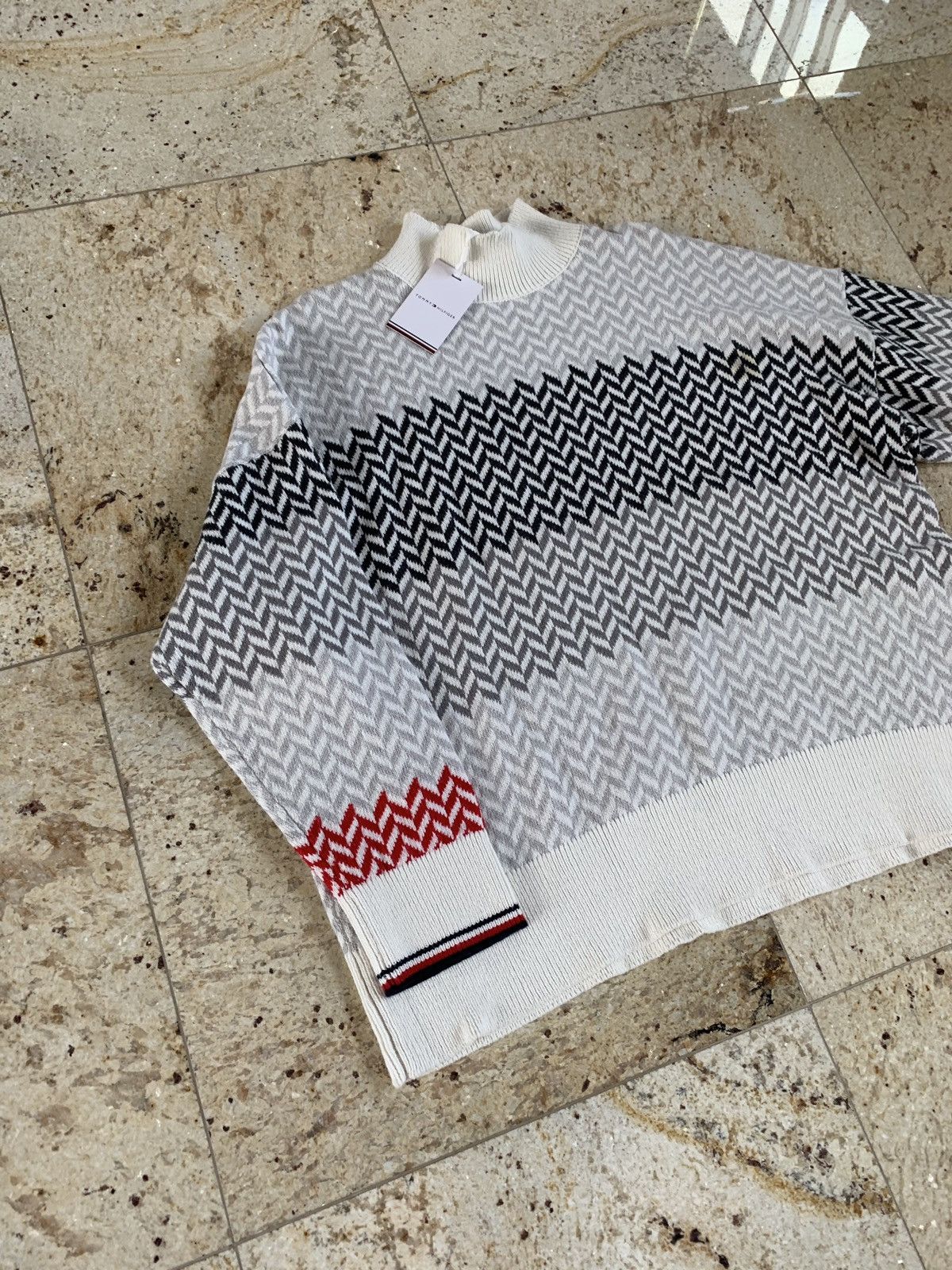 Tommy Hilfiger Geo Fair Isle Sweater Size US XL / EU 56 / 4 - 6 Thumbnail