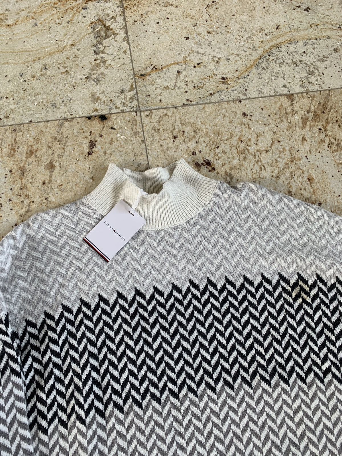 Tommy Hilfiger Geo Fair Isle Sweater Size US XL / EU 56 / 4 - 7 Thumbnail