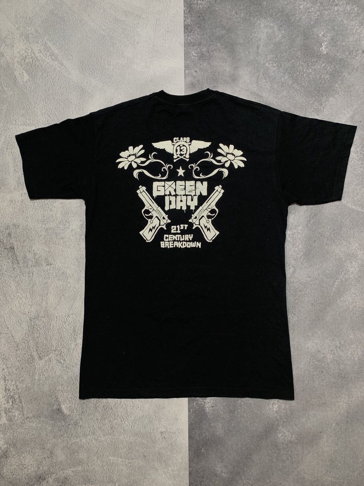 Band Tees Vintage 90s Green Day band tee big logo streetwear size S Size US S / EU 44-46 / 1 - 3 Thumbnail