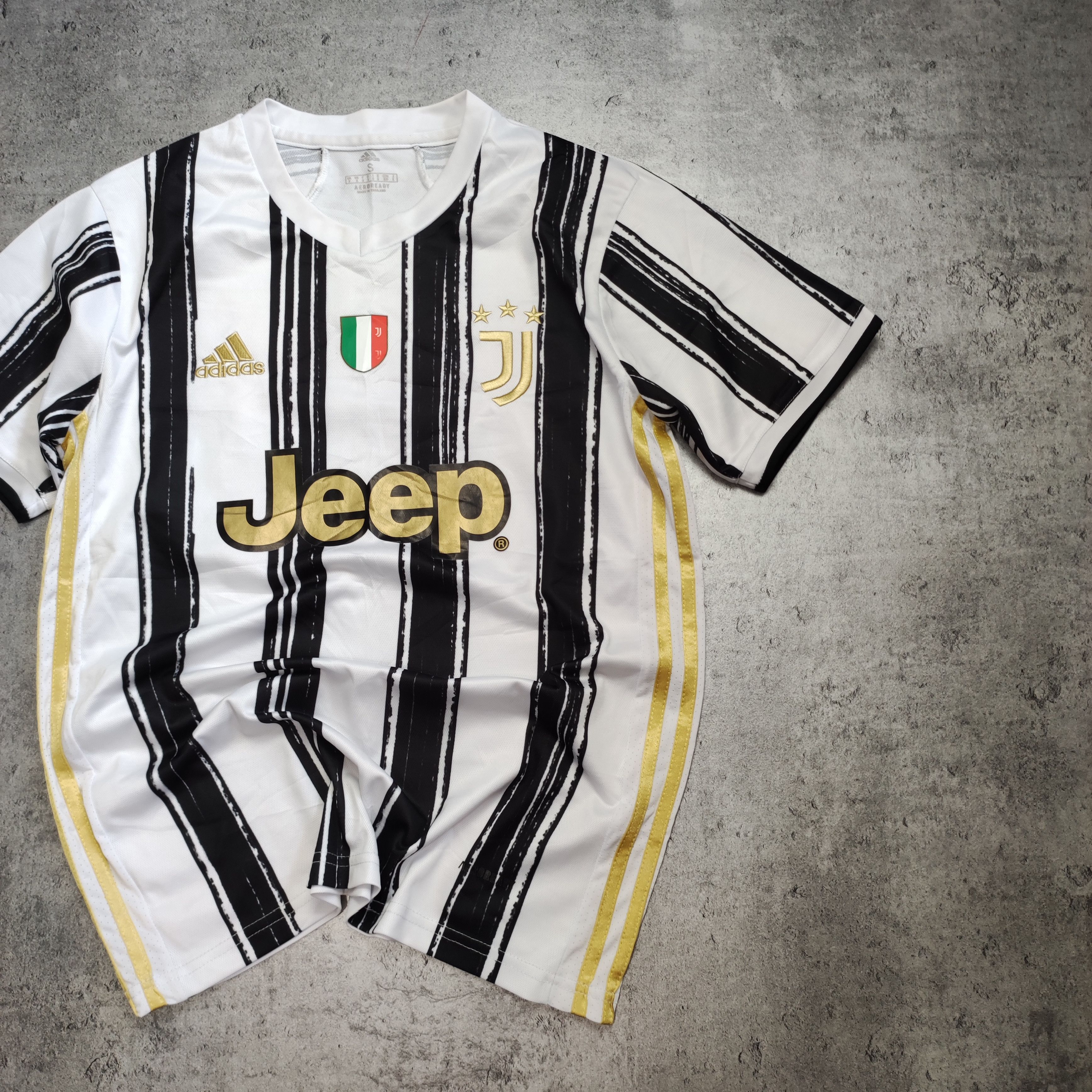 Adidas RARE Juventus FC 2020 Home 7 Cristiano Ronaldo Jersey Size US S / EU 44-46 / 1 - 3 Thumbnail