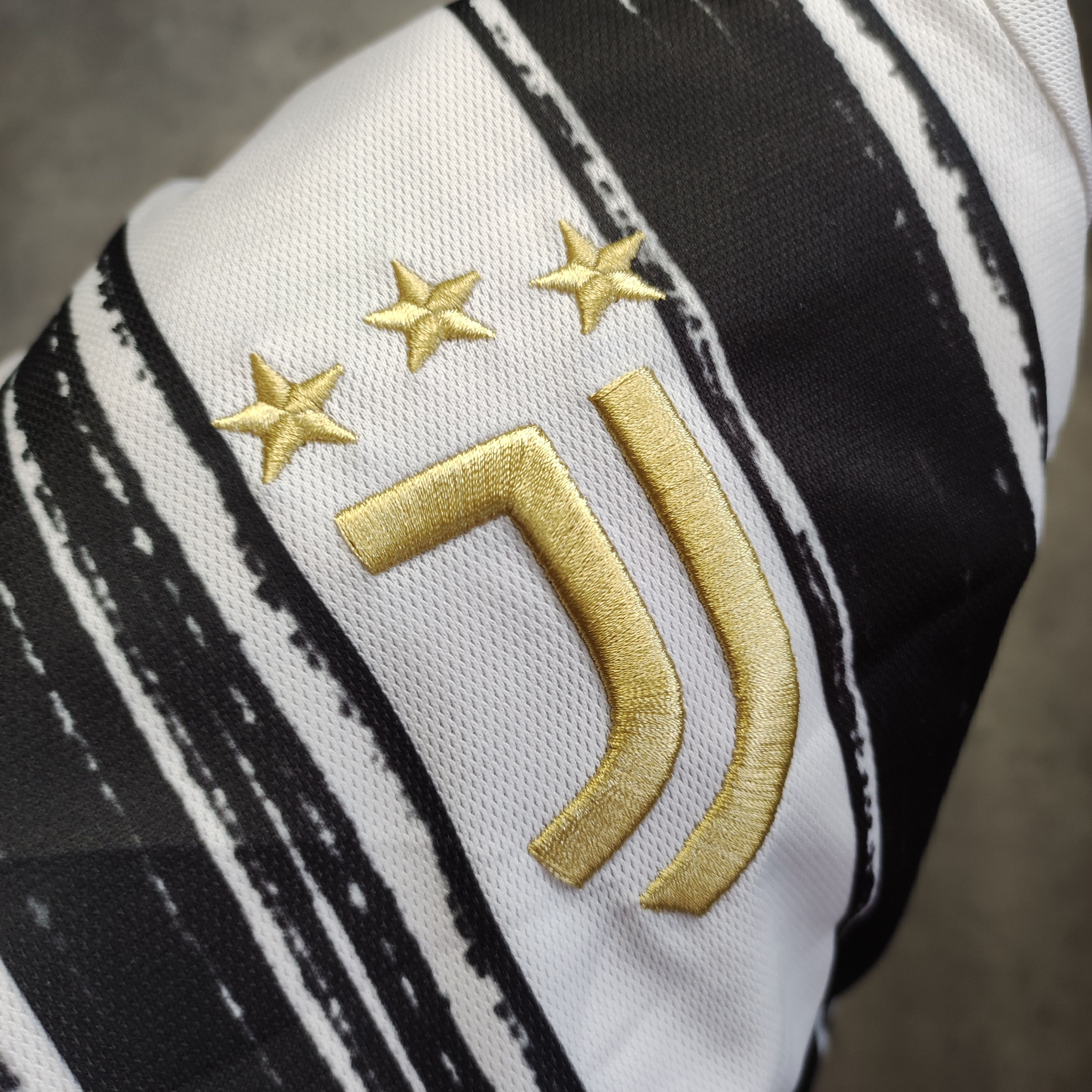Adidas RARE Juventus FC 2020 Home 7 Cristiano Ronaldo Jersey Size US S / EU 44-46 / 1 - 8 Thumbnail