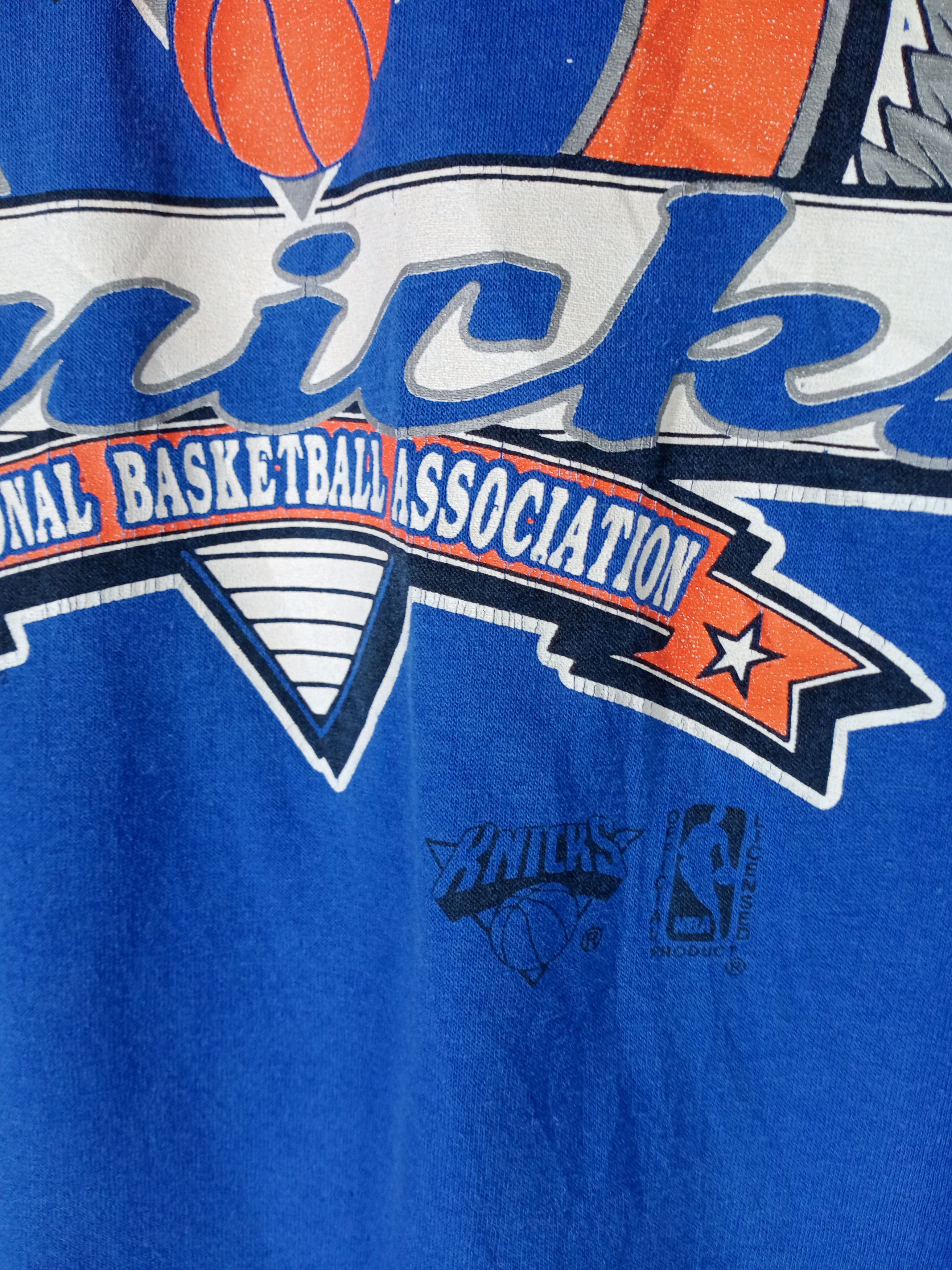 NBA Vintage 1992 New York Knicks Big Logo Tshirt Size US L / EU 52-54 / 3 - 4 Thumbnail