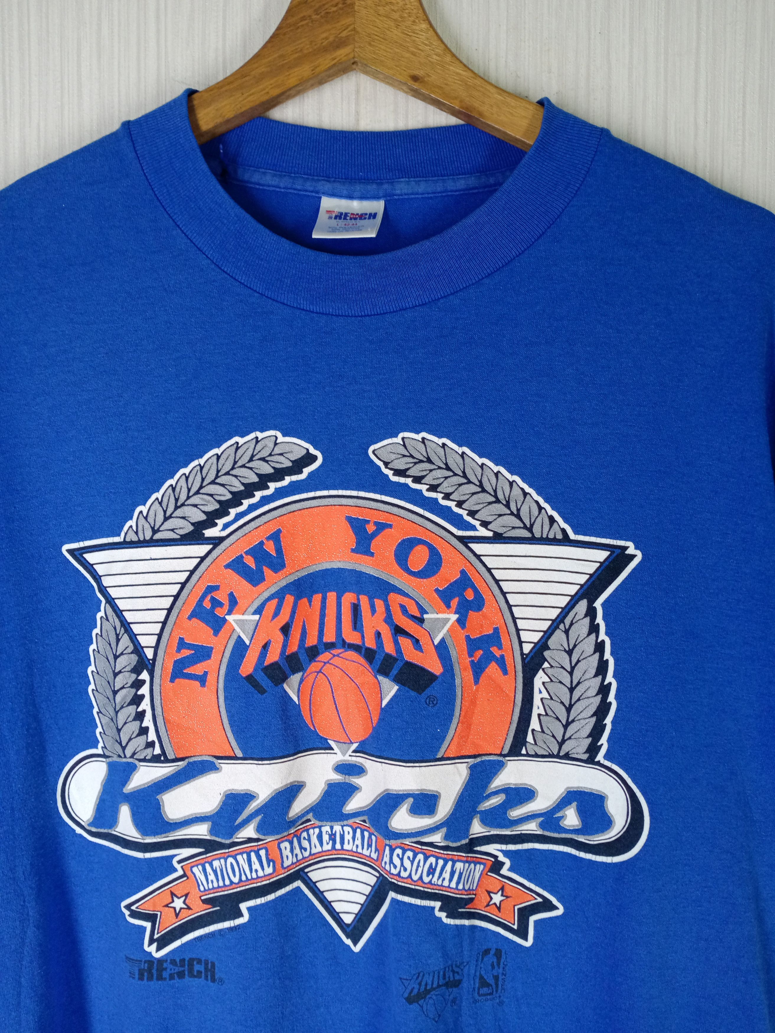 NBA Vintage 1992 New York Knicks Big Logo Tshirt Size US L / EU 52-54 / 3 - 6 Thumbnail