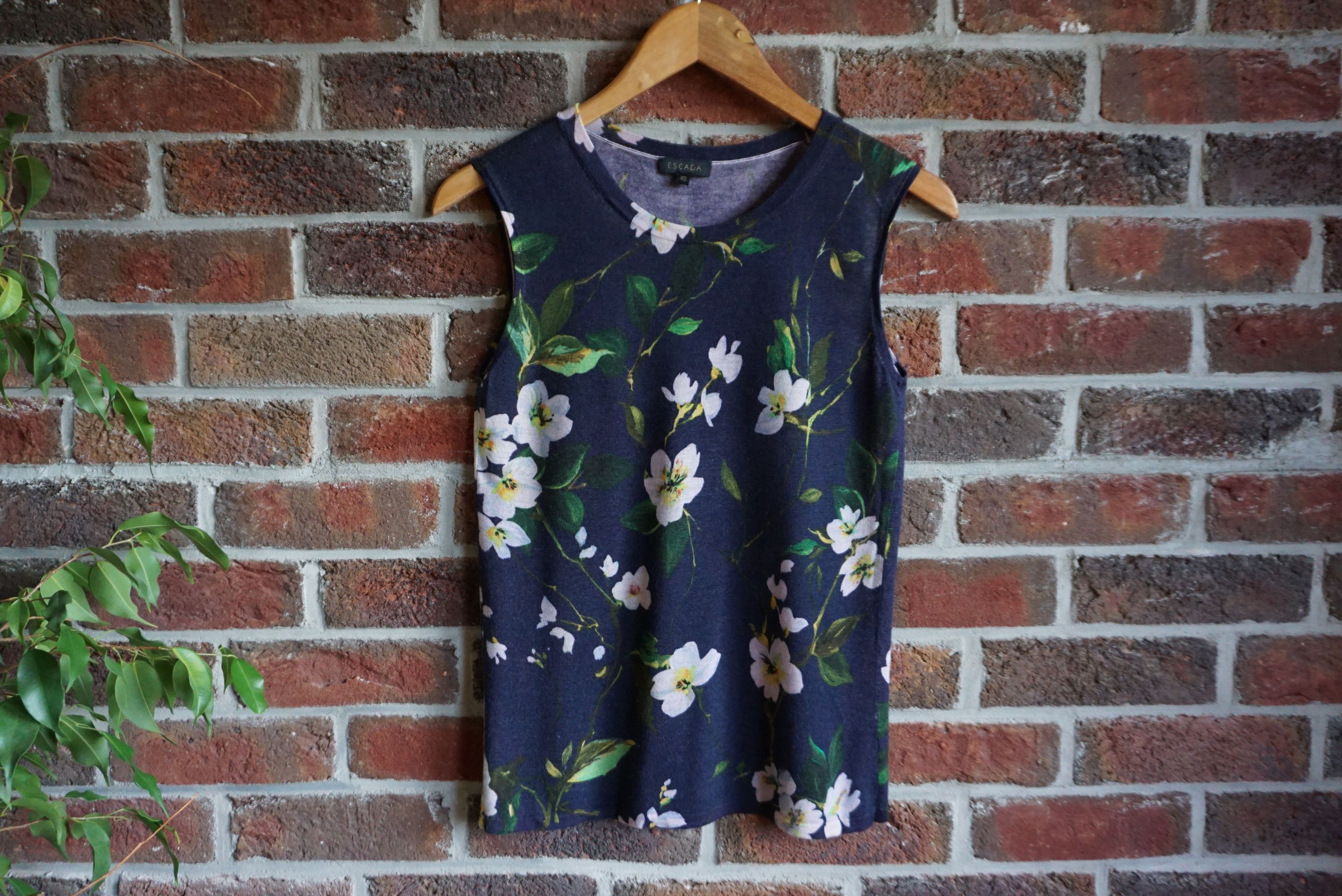 Designer RPR$650 ESCADA jumper XS 0/2/4 top 100% virgin wool knitted Size XS / US 0-2 / IT 36-38 - 1 Thumbnail