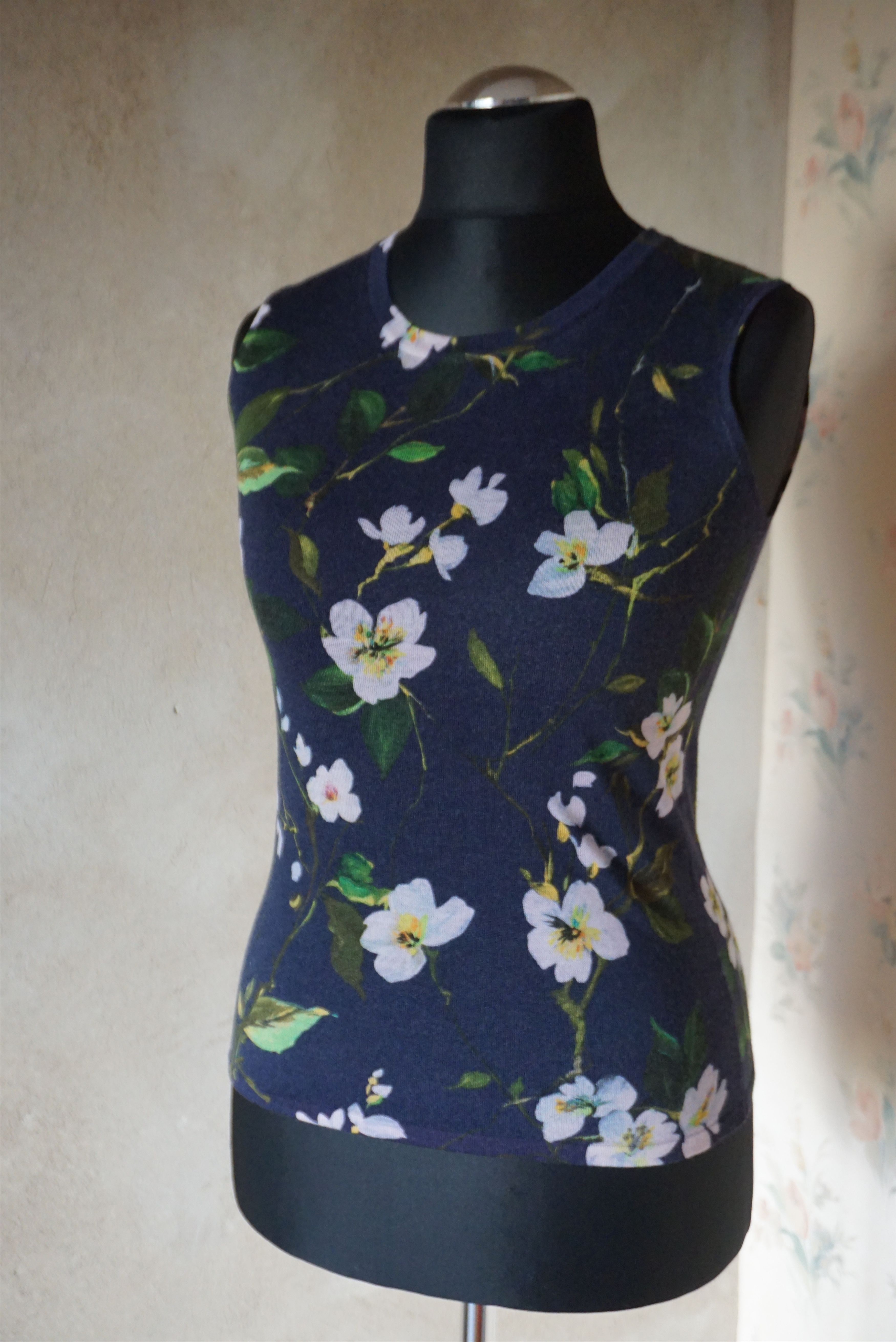 Designer RPR$650 ESCADA jumper XS 0/2/4 top 100% virgin wool knitted Size XS / US 0-2 / IT 36-38 - 3 Thumbnail