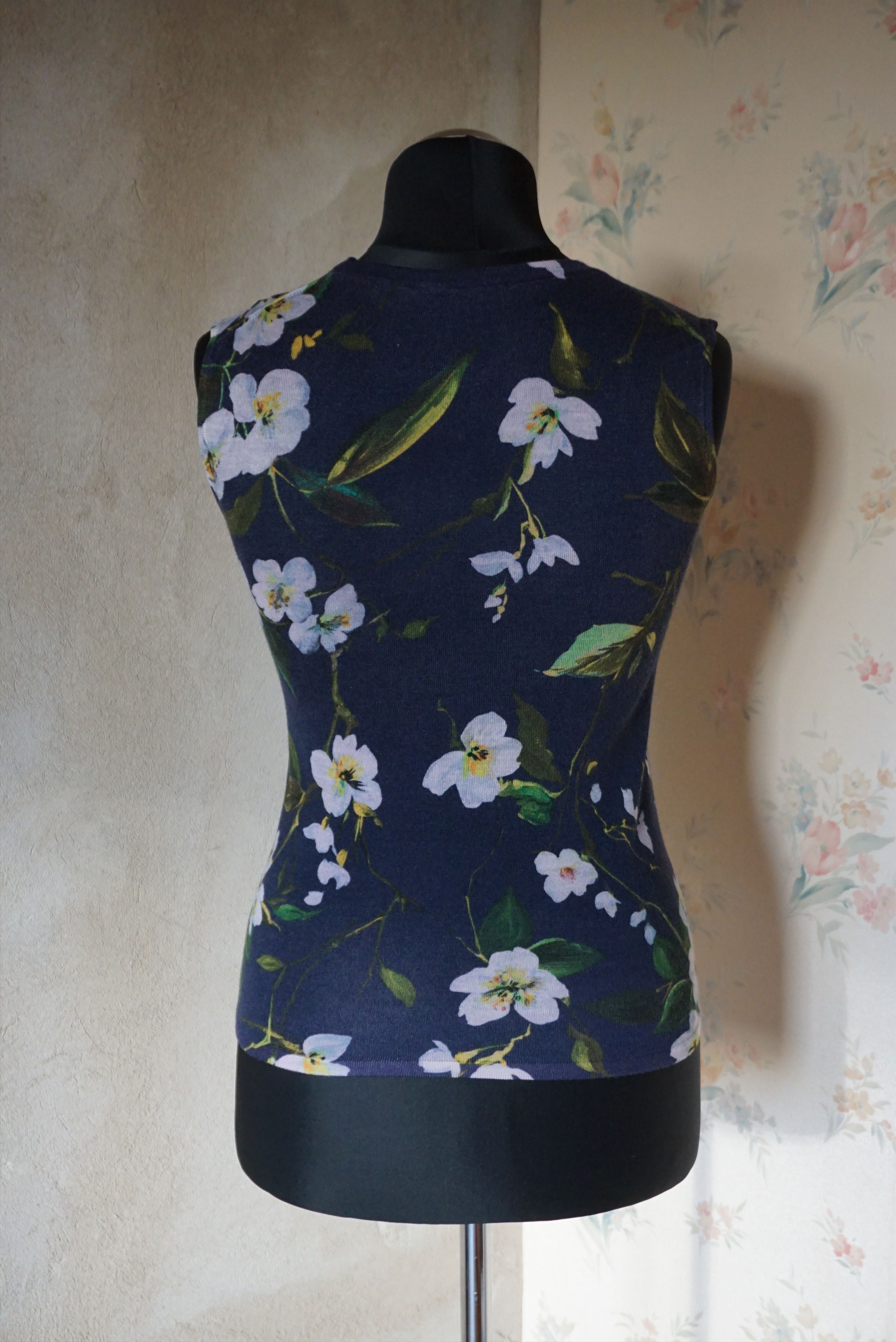 Designer RPR$650 ESCADA jumper XS 0/2/4 top 100% virgin wool knitted Size XS / US 0-2 / IT 36-38 - 12 Thumbnail