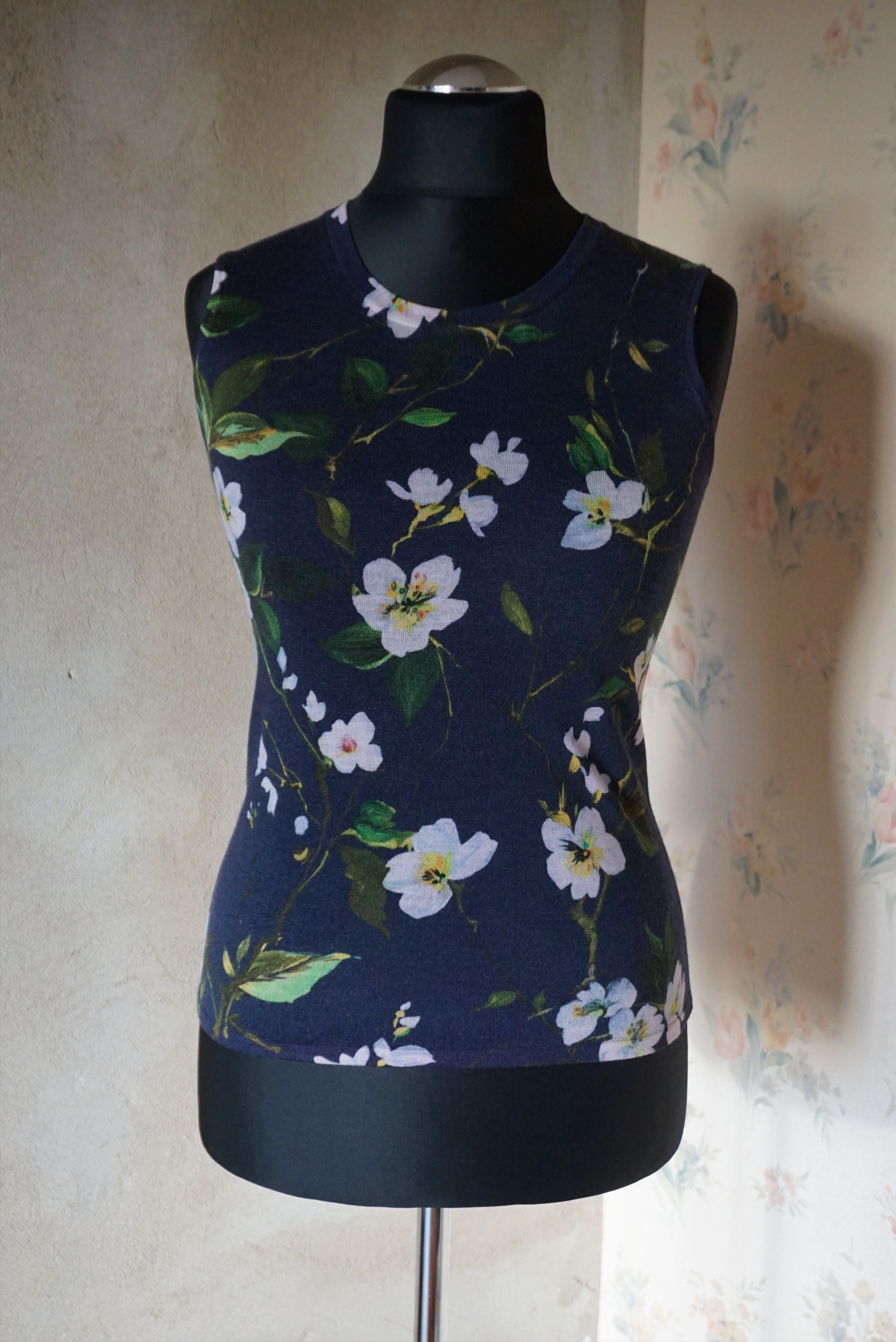 Designer RPR$650 ESCADA jumper XS 0/2/4 top 100% virgin wool knitted Size XS / US 0-2 / IT 36-38 - 9 Thumbnail
