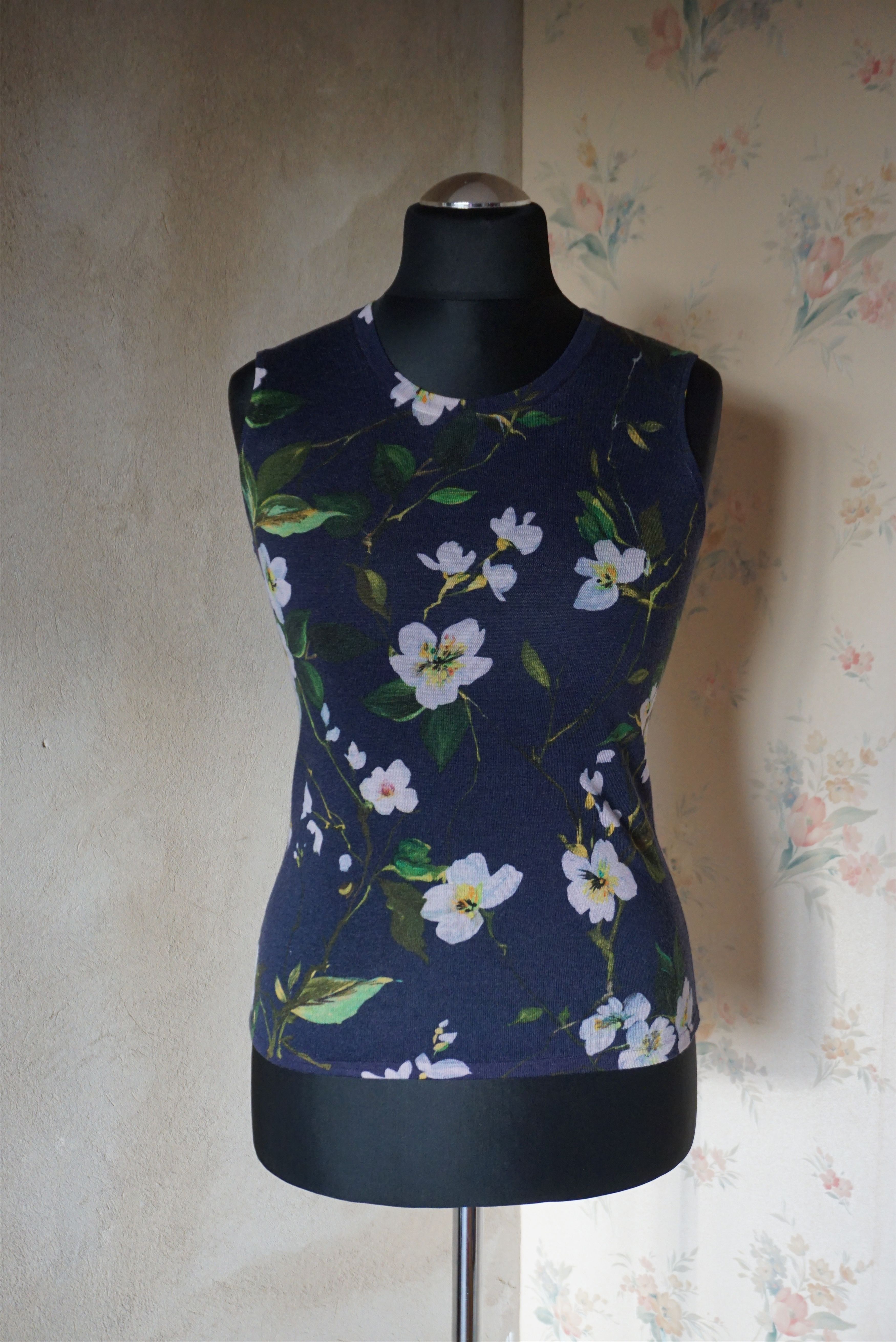 Designer RPR$650 ESCADA jumper XS 0/2/4 top 100% virgin wool knitted Size XS / US 0-2 / IT 36-38 - 5 Thumbnail