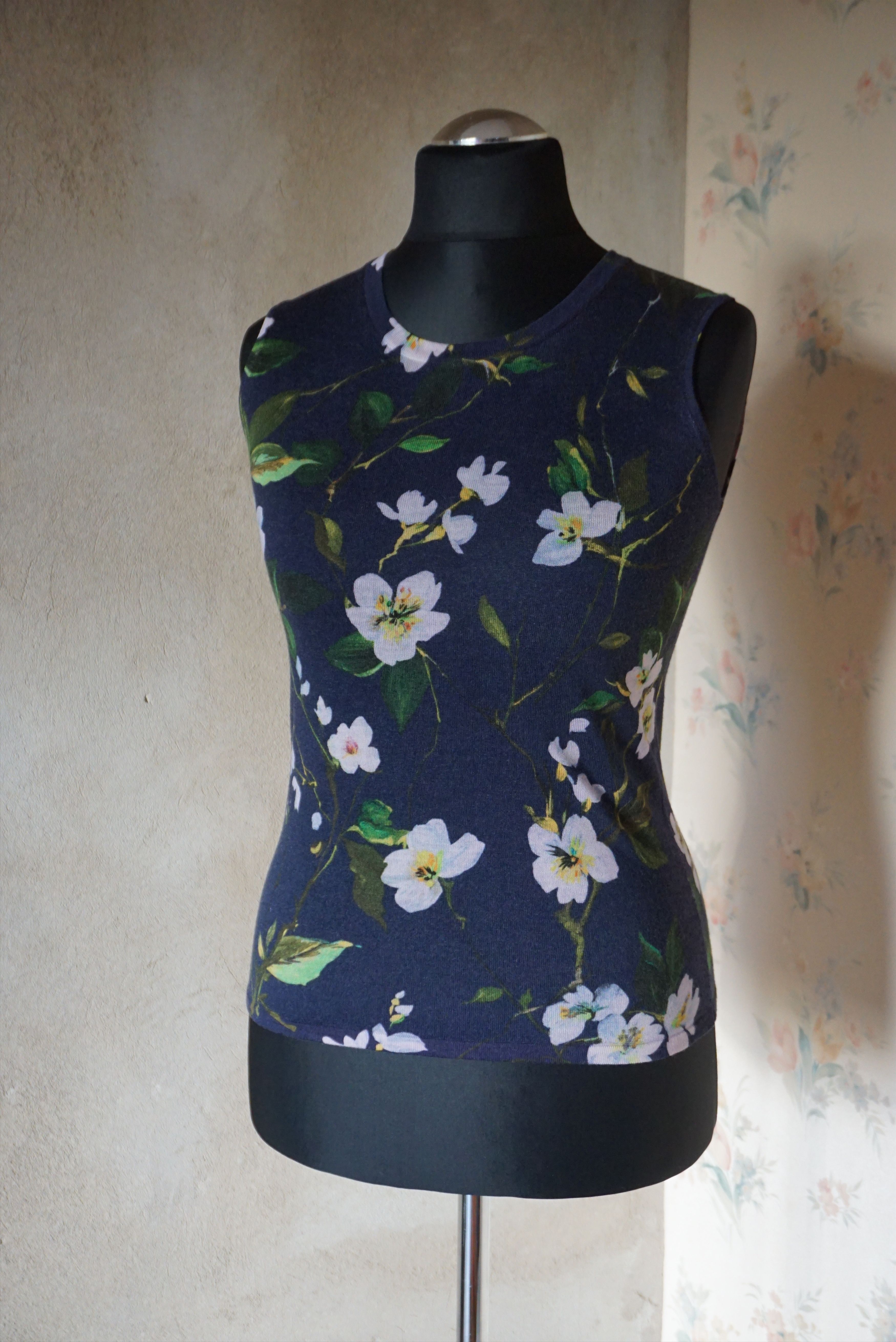 Designer RPR$650 ESCADA jumper XS 0/2/4 top 100% virgin wool knitted Size XS / US 0-2 / IT 36-38 - 7 Thumbnail