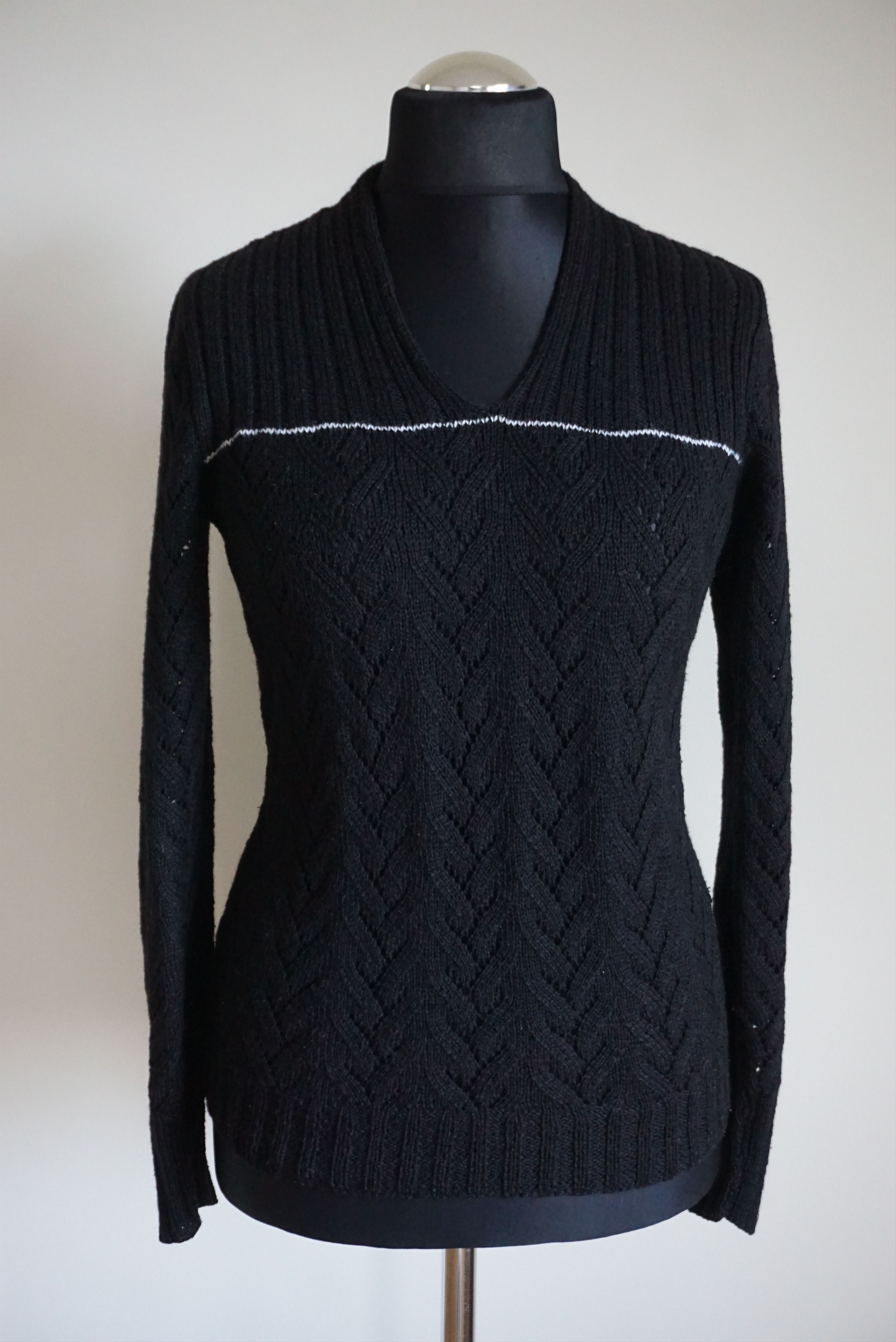 Handmade Vintage hand knitted jumper S/M 10/12 patterned wool blend Size S / US 4 / IT 40 - 3 Thumbnail