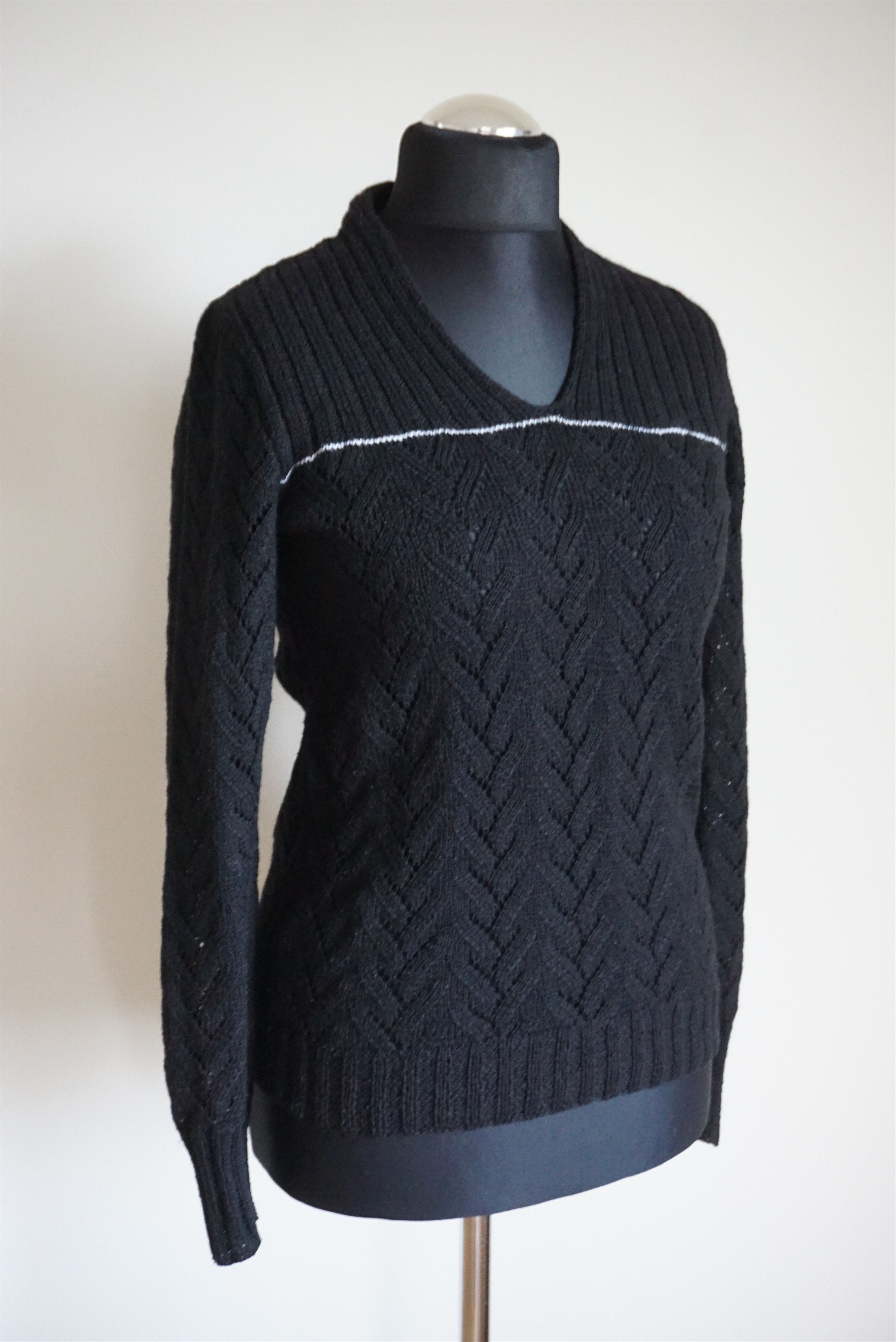 Handmade Vintage hand knitted jumper S/M 10/12 patterned wool blend Size S / US 4 / IT 40 - 14 Thumbnail