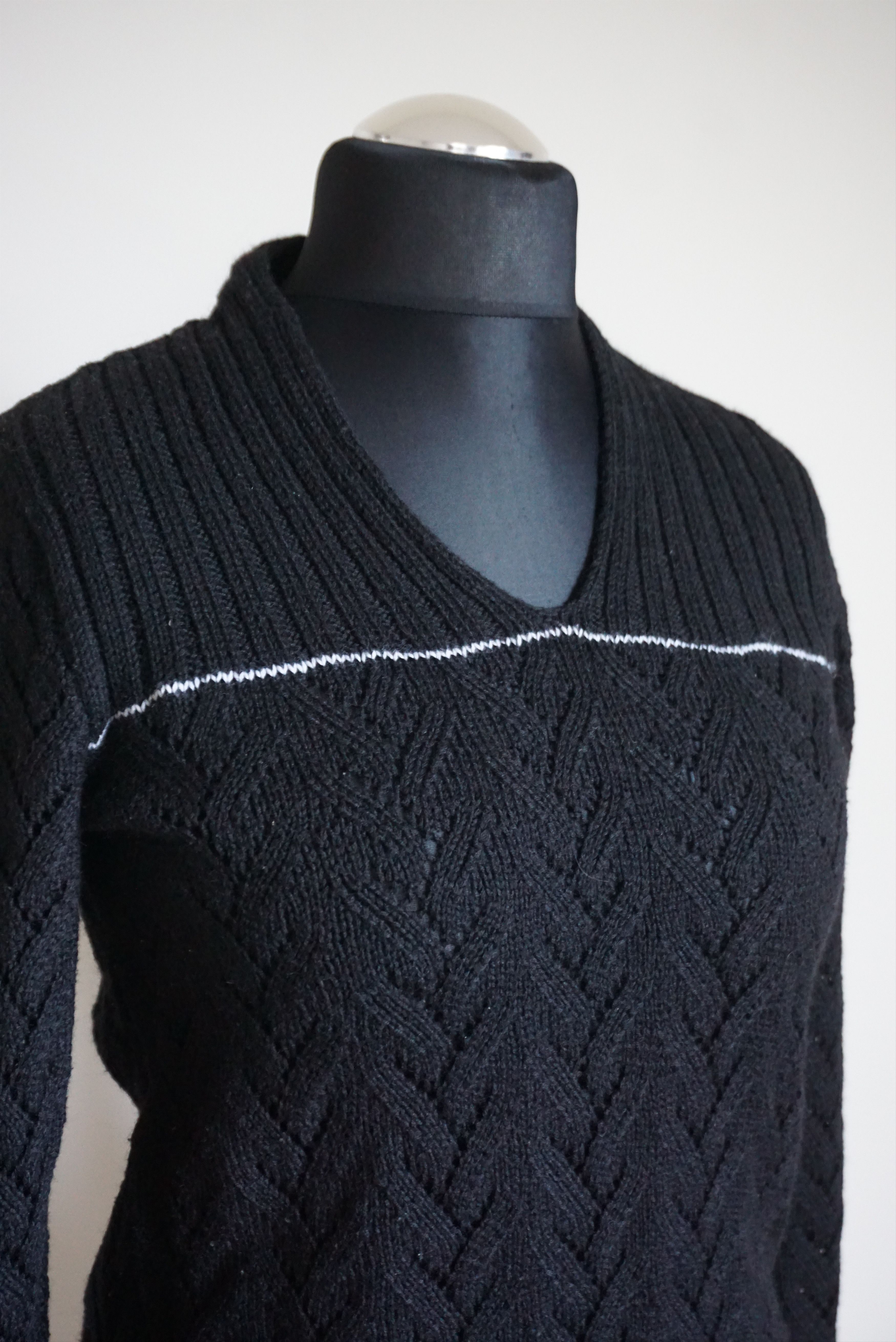 Handmade Vintage hand knitted jumper S/M 10/12 patterned wool blend Size S / US 4 / IT 40 - 13 Thumbnail