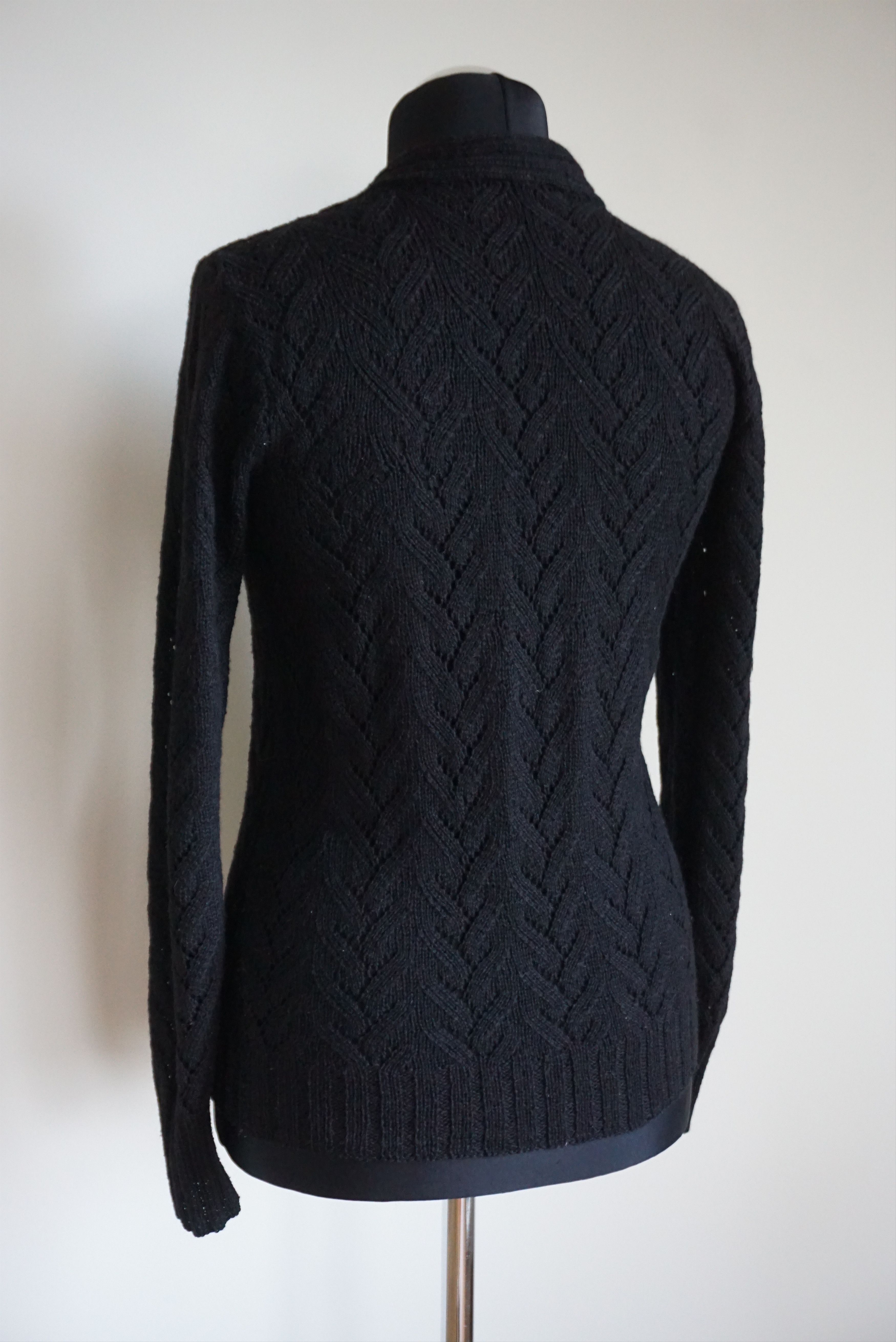 Handmade Vintage hand knitted jumper S/M 10/12 patterned wool blend Size S / US 4 / IT 40 - 16 Thumbnail