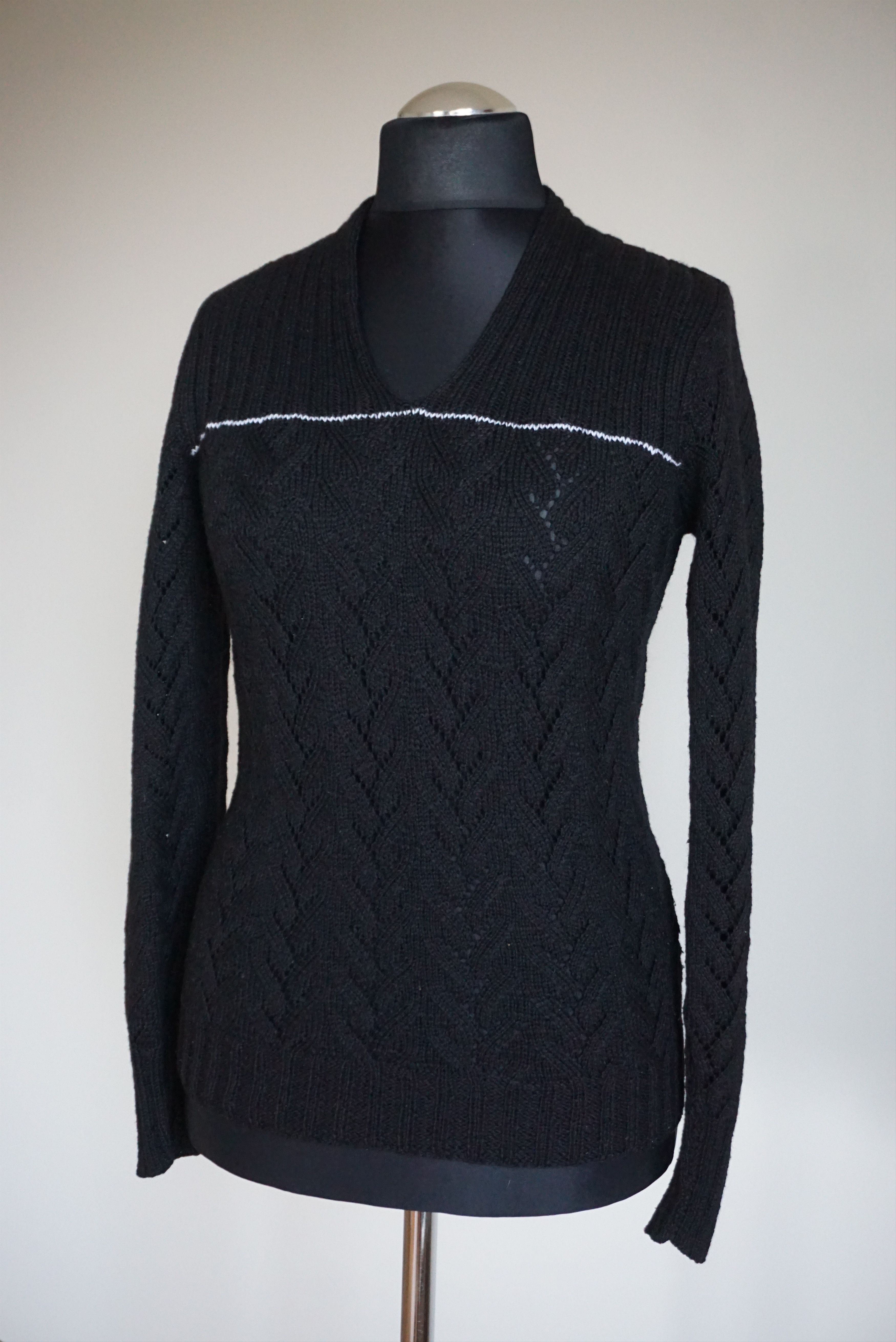 Handmade Vintage hand knitted jumper S/M 10/12 patterned wool blend Size S / US 4 / IT 40 - 20 Thumbnail