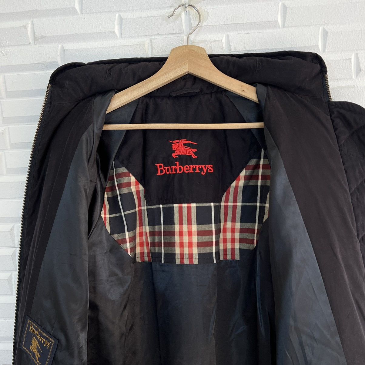 Burberry VINTAGE BURBERRYS LONG JACKET BIG LOGO FULL PRINT ‘B’ Size US L / EU 52-54 / 3 - 15 Thumbnail