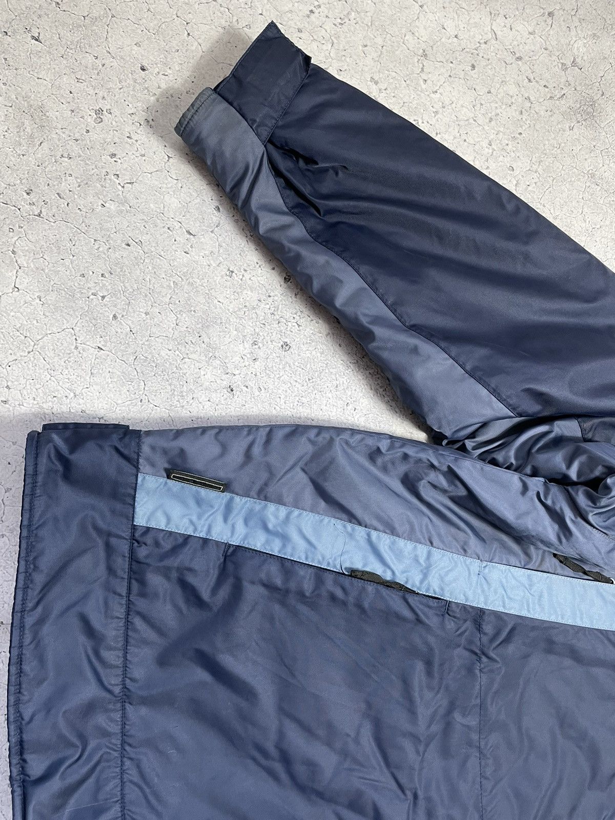 Nike × Vintage Vintage Nike down jacket with large Y2K logo Size US L / EU 52-54 / 3 - 3 Thumbnail