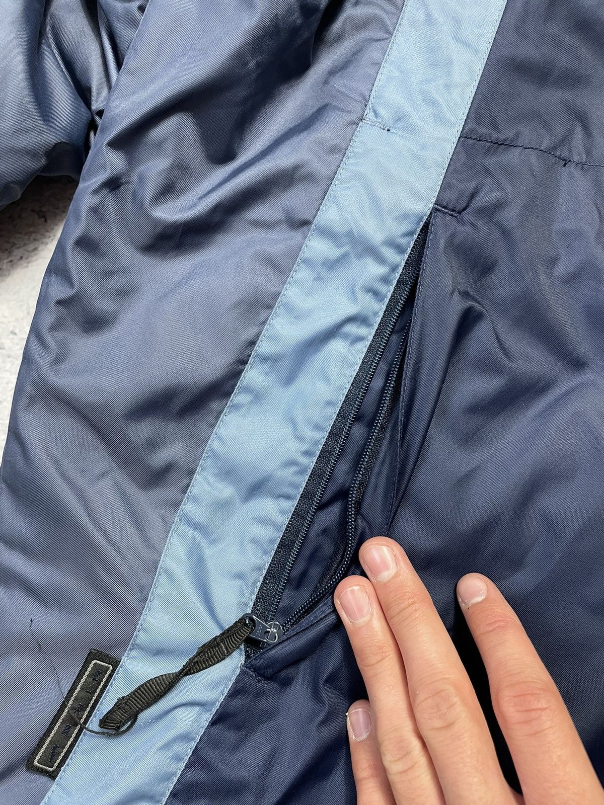 Nike × Vintage Vintage Nike down jacket with large Y2K logo Size US L / EU 52-54 / 3 - 6 Thumbnail