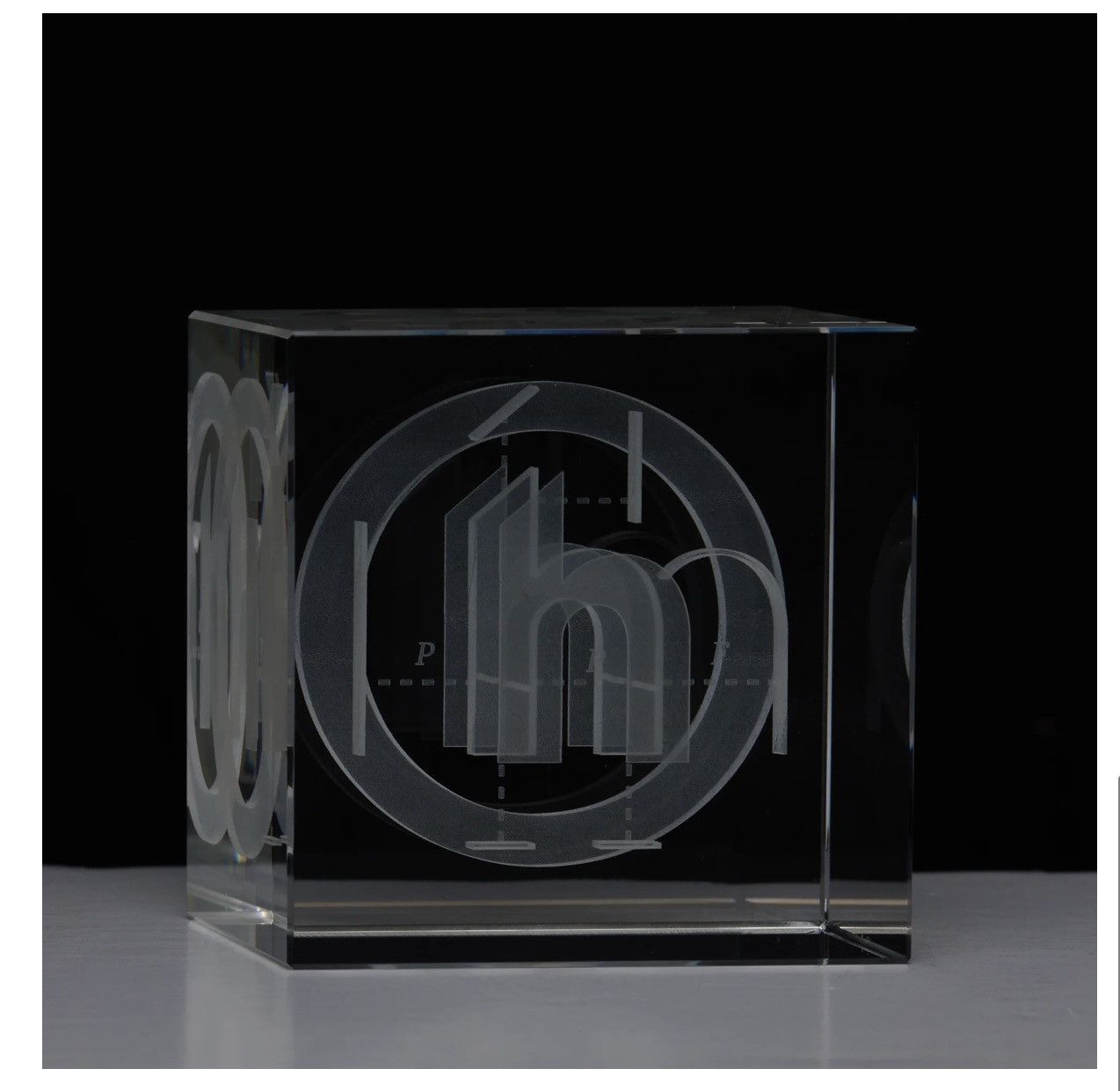 HIDDEN Hidden NY Crystal Paperweight Size ONE SIZE - 9 Thumbnail
