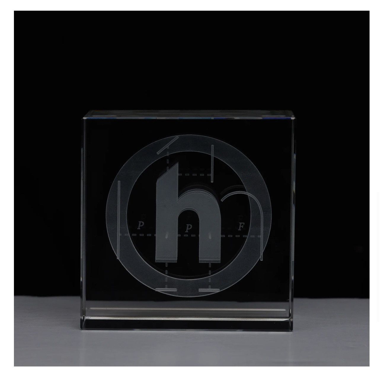 HIDDEN Hidden NY Crystal Paperweight Size ONE SIZE - 4 Thumbnail