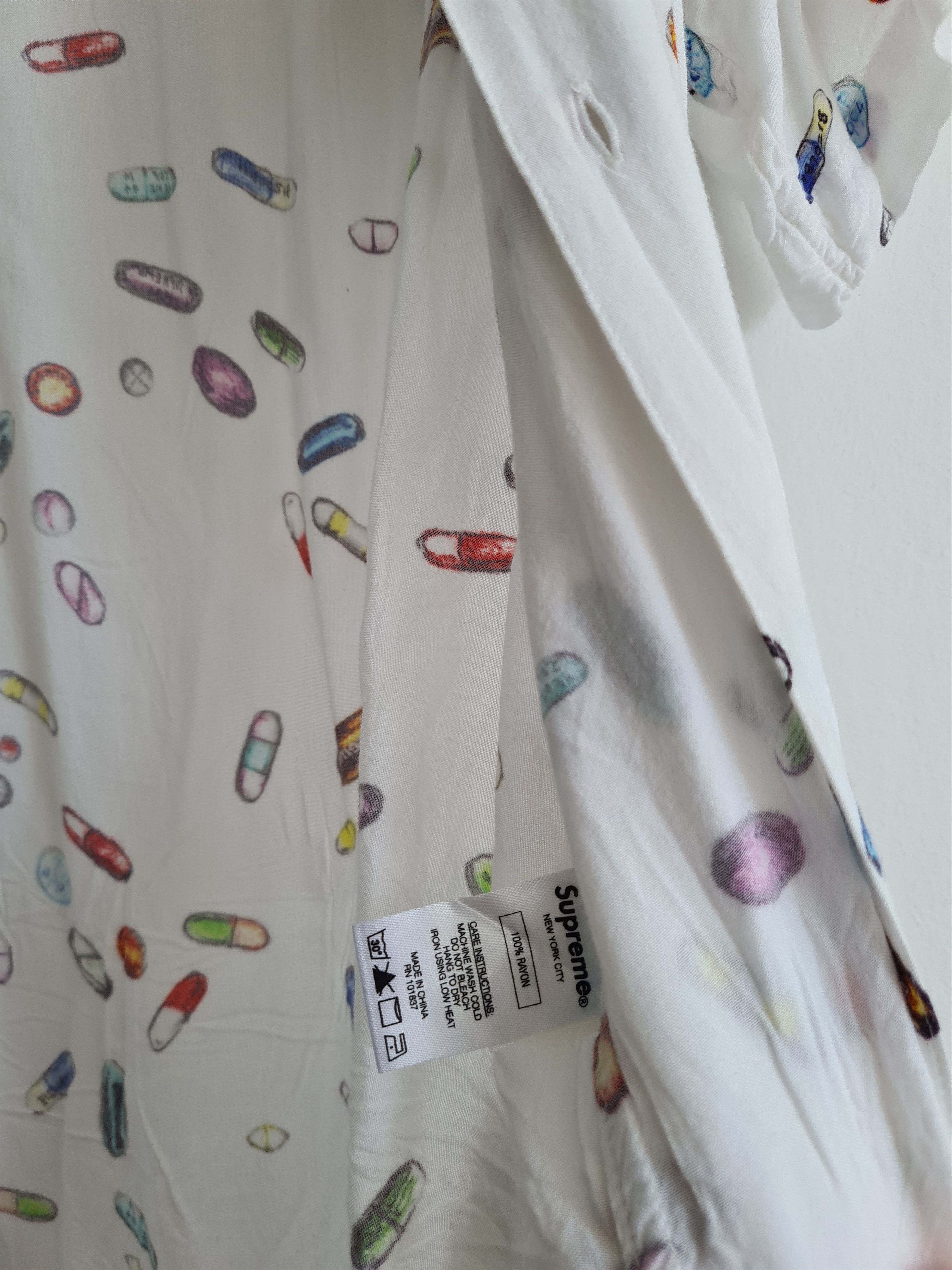 Supreme Pills Rayon Camp Collar Shirt SS17 Size US M / EU 48-50 / 2 - 5 Thumbnail