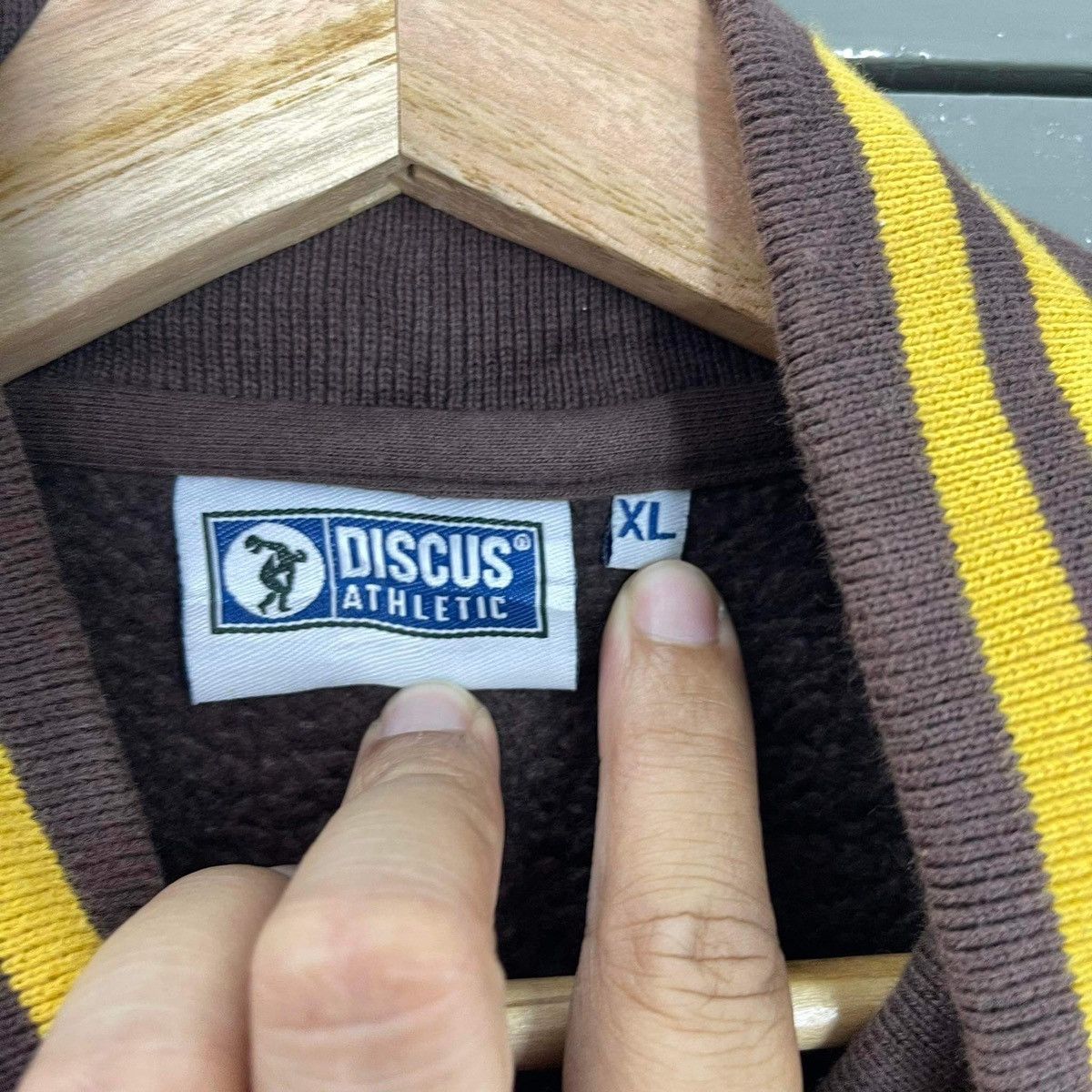 Vintage Vintage 90’s Discus Athletic Plain Varsity Size L Size US L / EU 52-54 / 3 - 8 Thumbnail